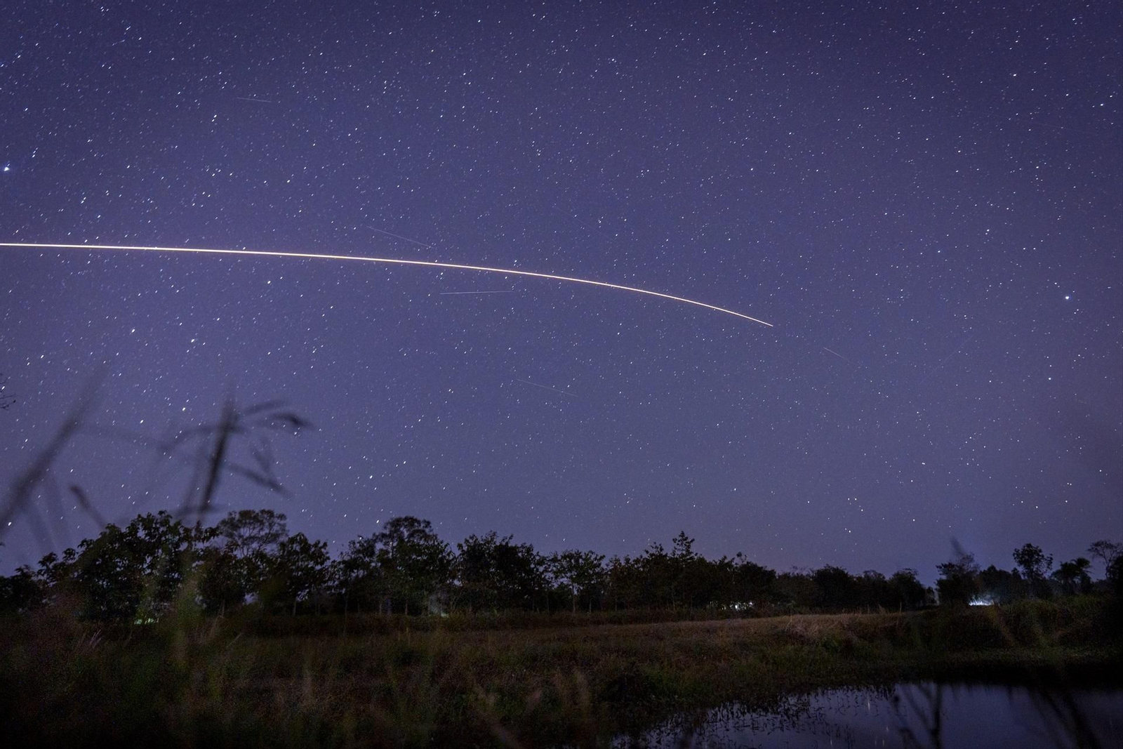 Un proyectil disparado por el ejército tailandés se dirige a la zona de conflicto
