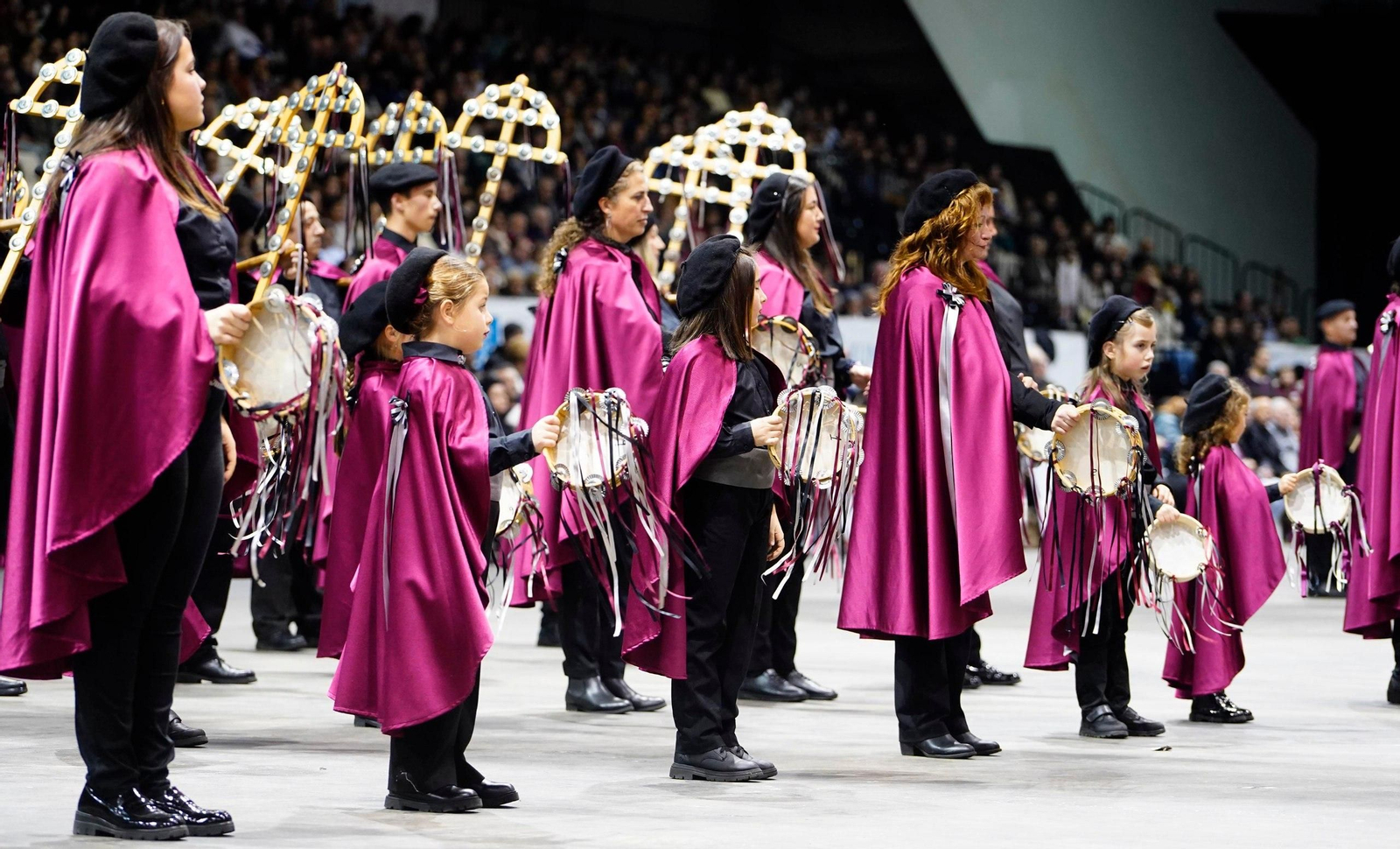 Galería | Récord de público en el concurso de rondallas del Ifevi