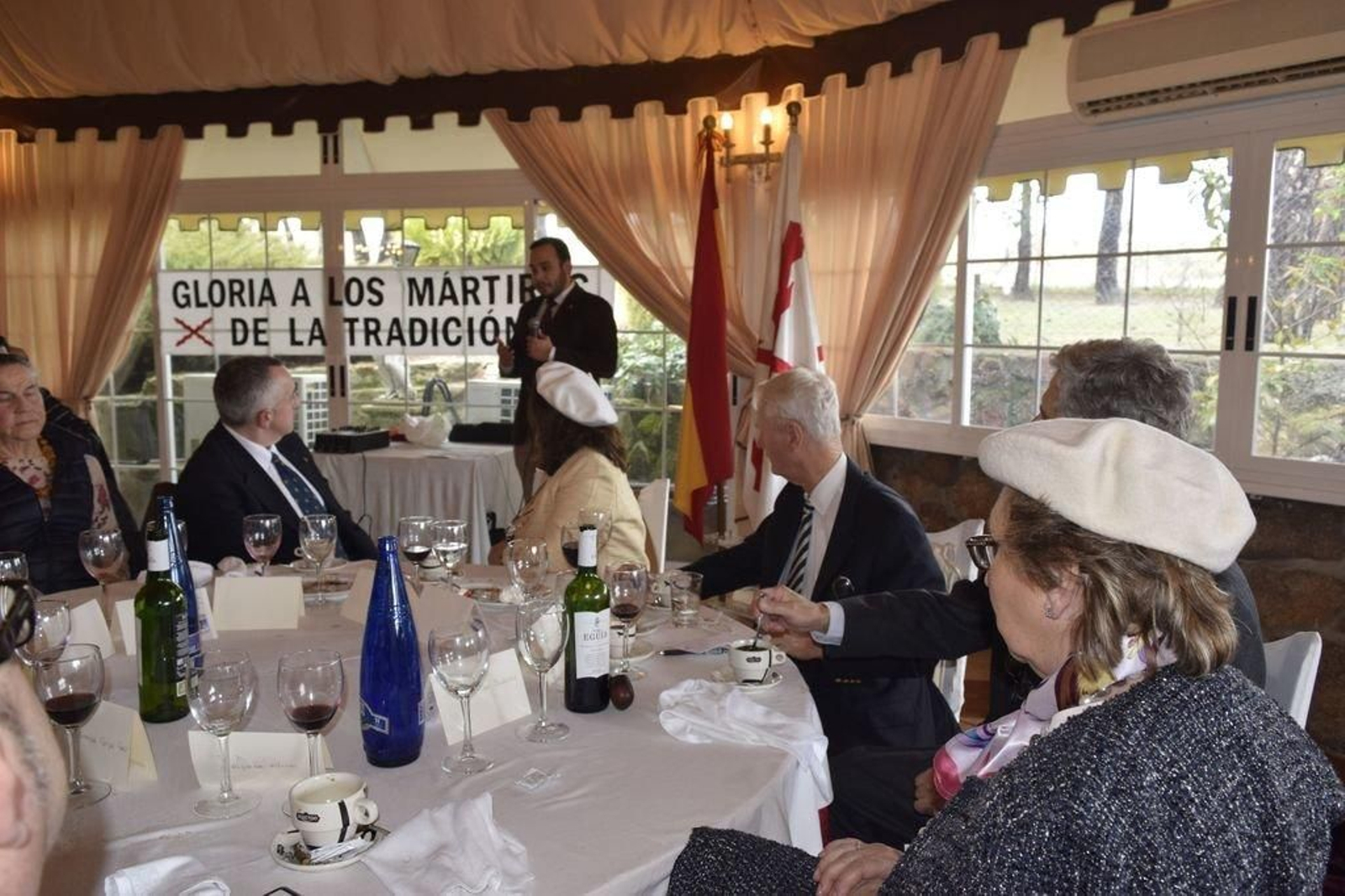 Jaime Alonso ofreciendo una charla en el último encuentro carlista celebrada en Madrid.