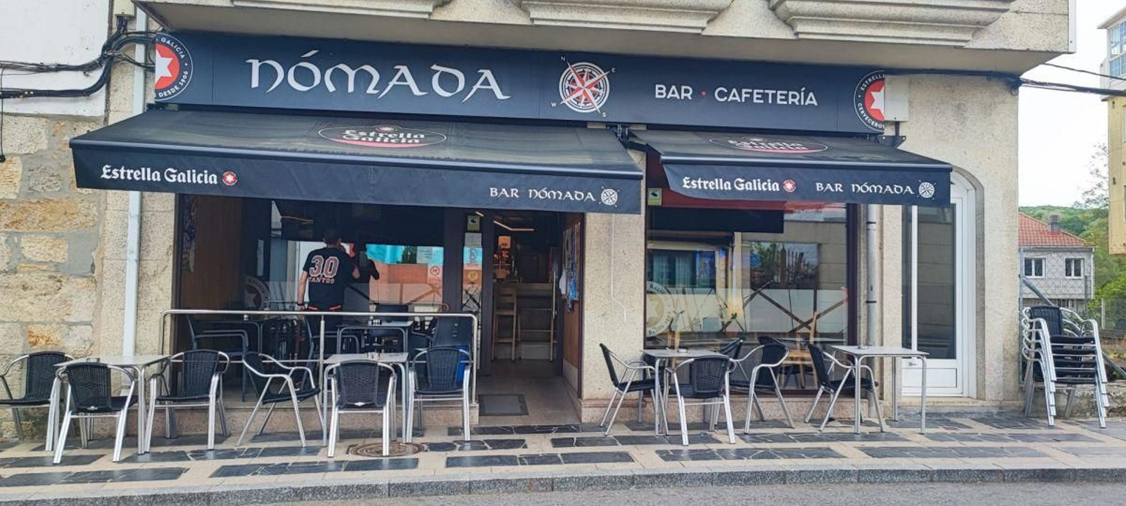 Fachada do Bar Nómada en Bande.