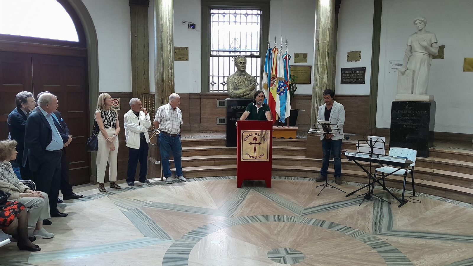 Francisco López, Chesqui, Secretario General del Partido Galleguista, en uso de la palabra.  Foto: Paula Sabajanes.