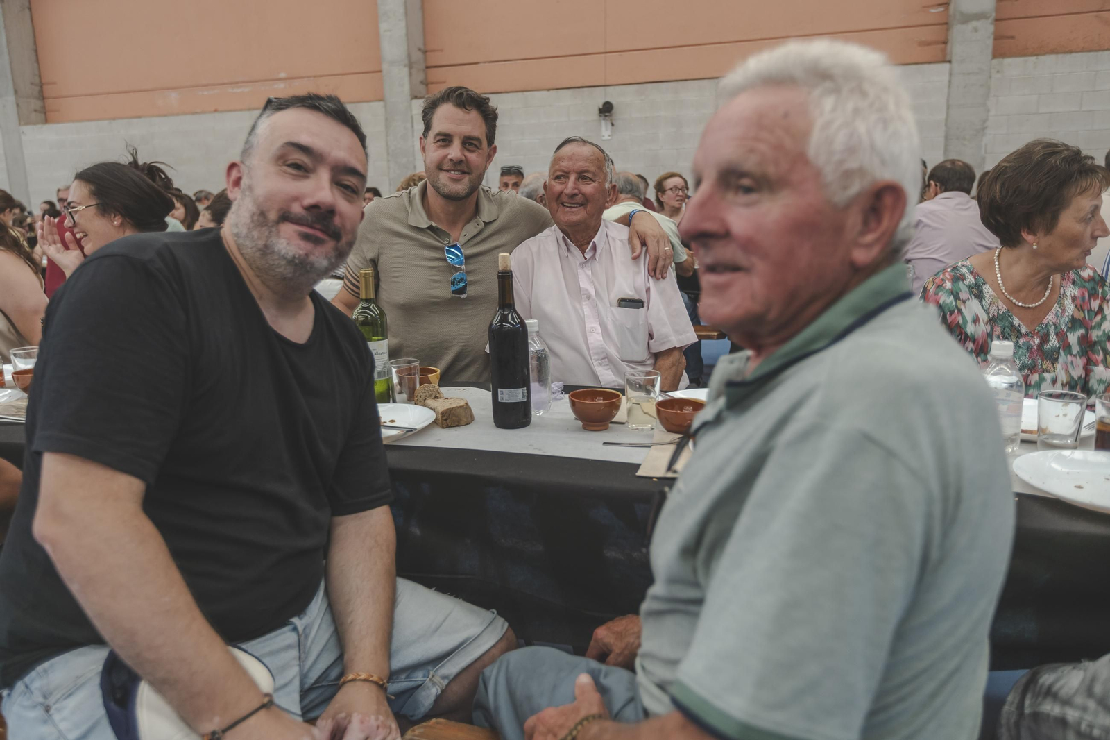 Galería | A Merca disfruta de una gran Festa do Porco ó espeto, en fotos