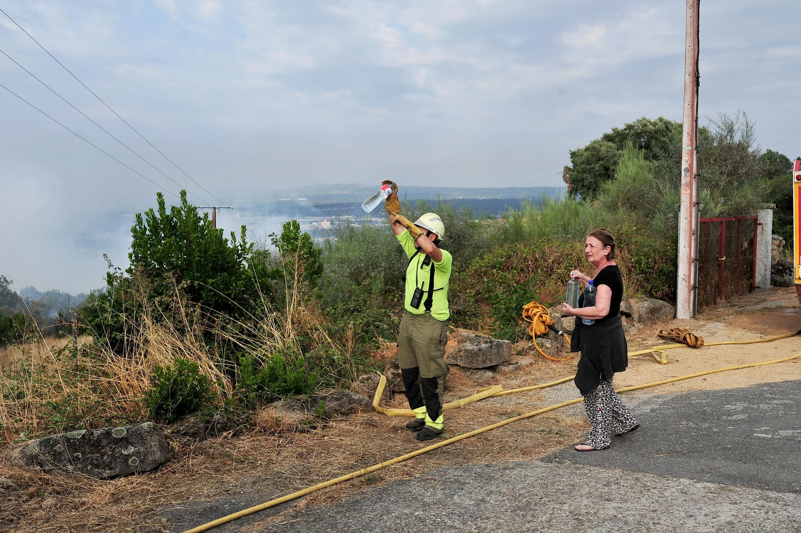 Galería | Despliegue de medios para extinguir un incendio en Rante