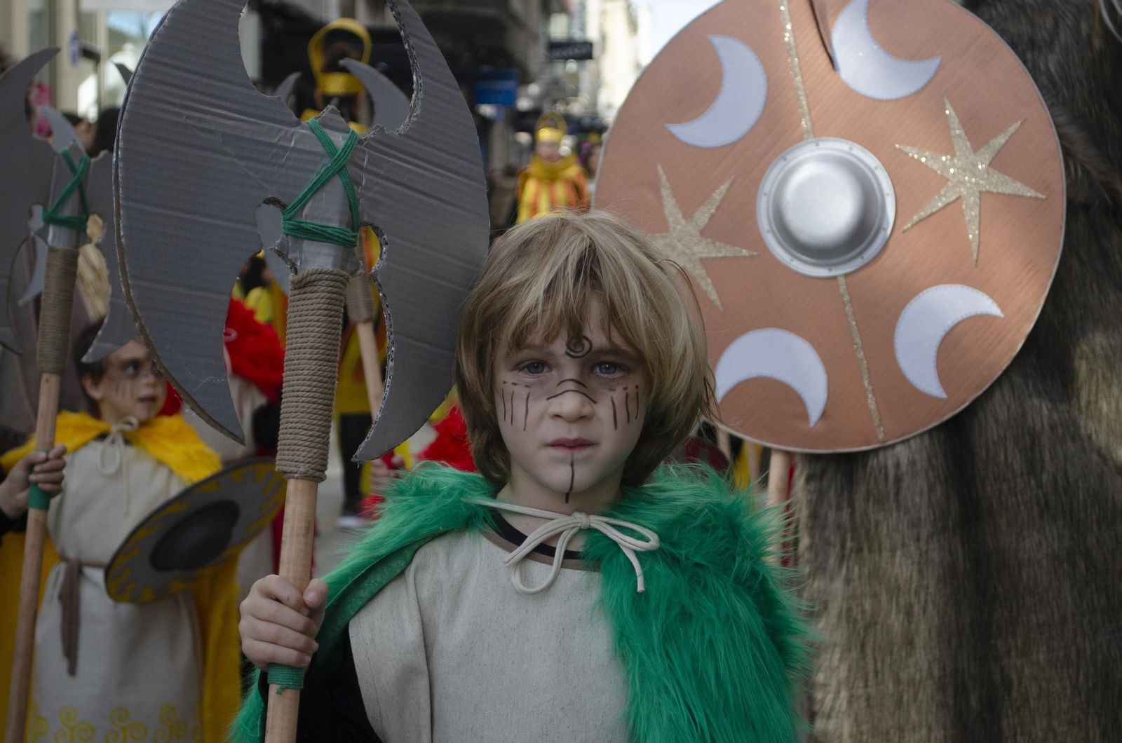 Galería | Las calles de Carballiño se llenan de color con el desfile escolar de Entroido
