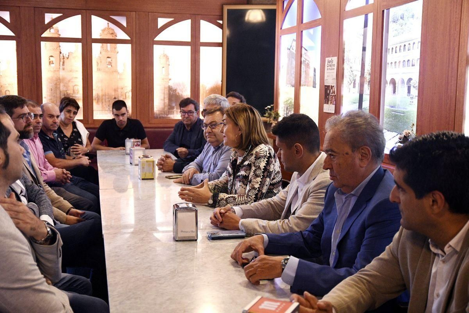 Reunión de Rivo con los empresarios de la zona.