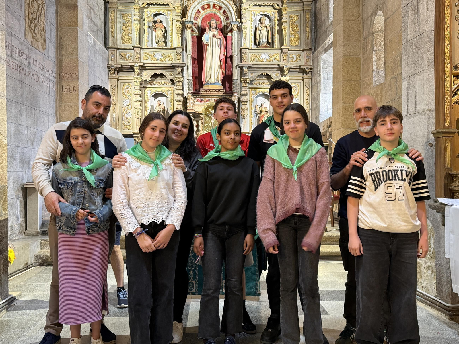 Entrega de panos a un grupiño de ADS