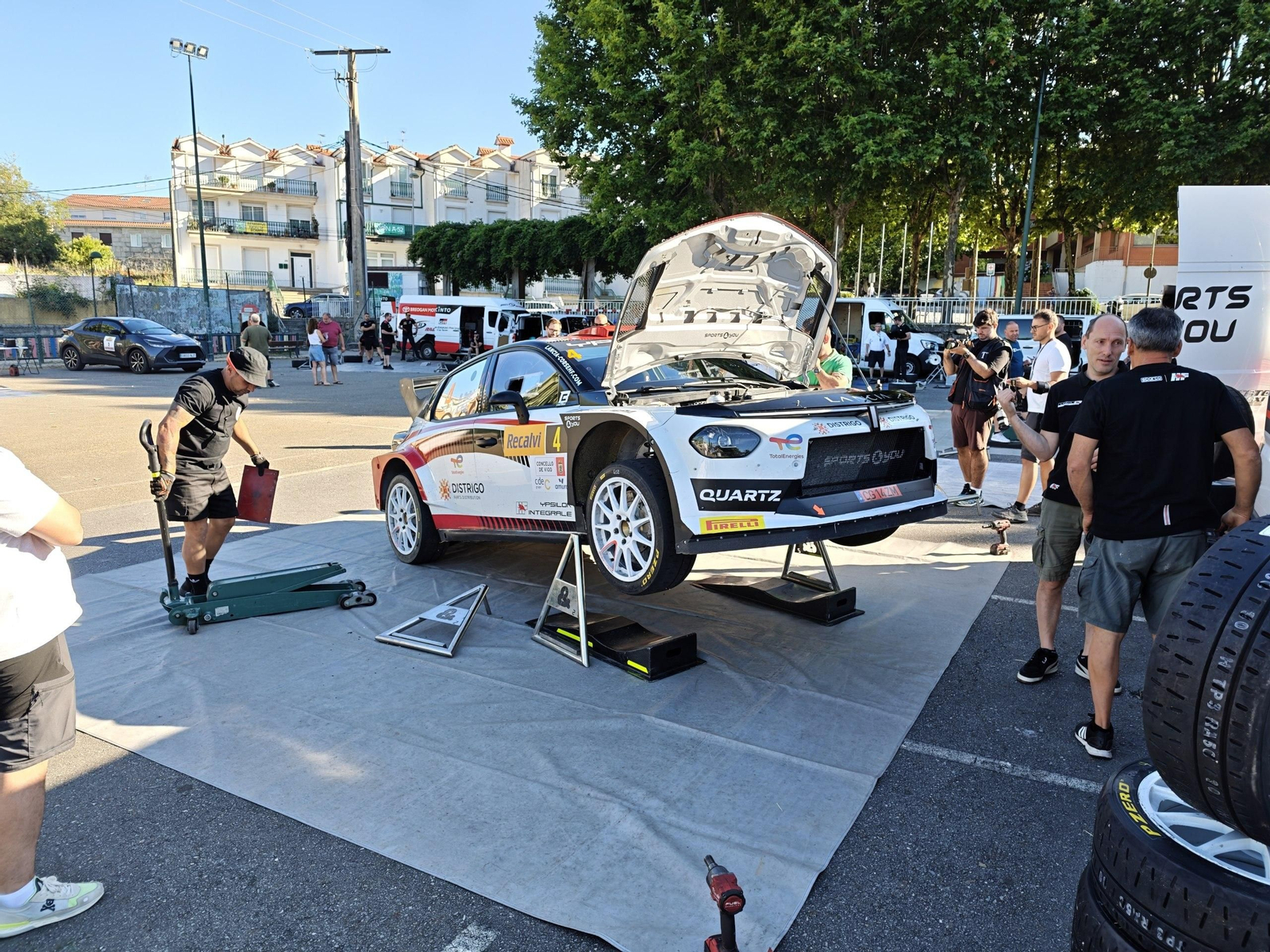 Galería | Los coches se apoderan de Vigo en el primer día del Rally Rías Baixas