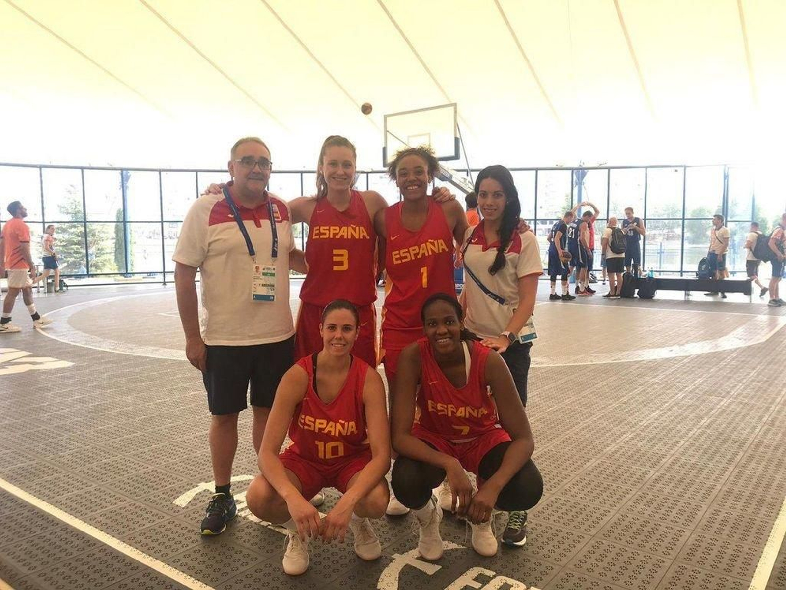 Junto a Canella (3), también juega en la selección la excéltica Lo (7).