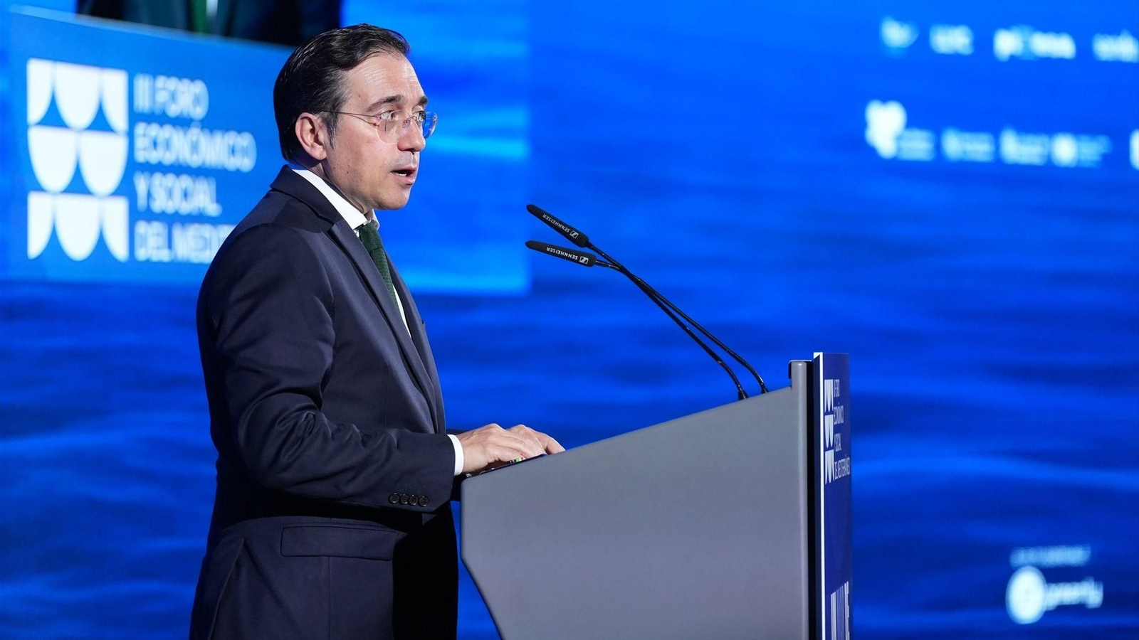 El ministro de Asuntos Exteriores, Unión Europea y Cooperación, José Manuel Albares, durante la celebración de la sesión inaugural de la "III Edición del Foro Económico y Social del Mediterráneo: Un mar de compromisos".