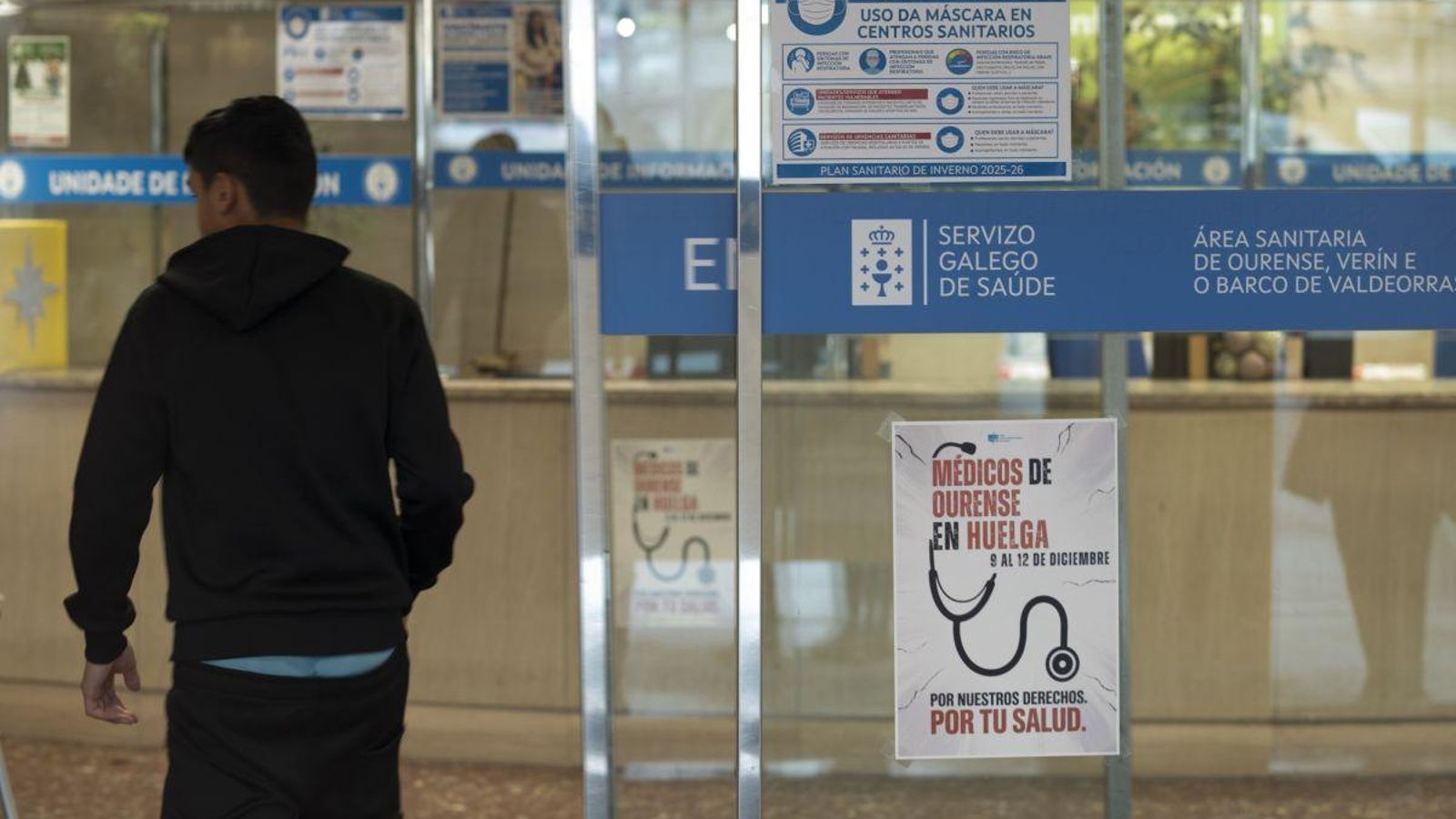 Cartel de la huelga en el CHUO