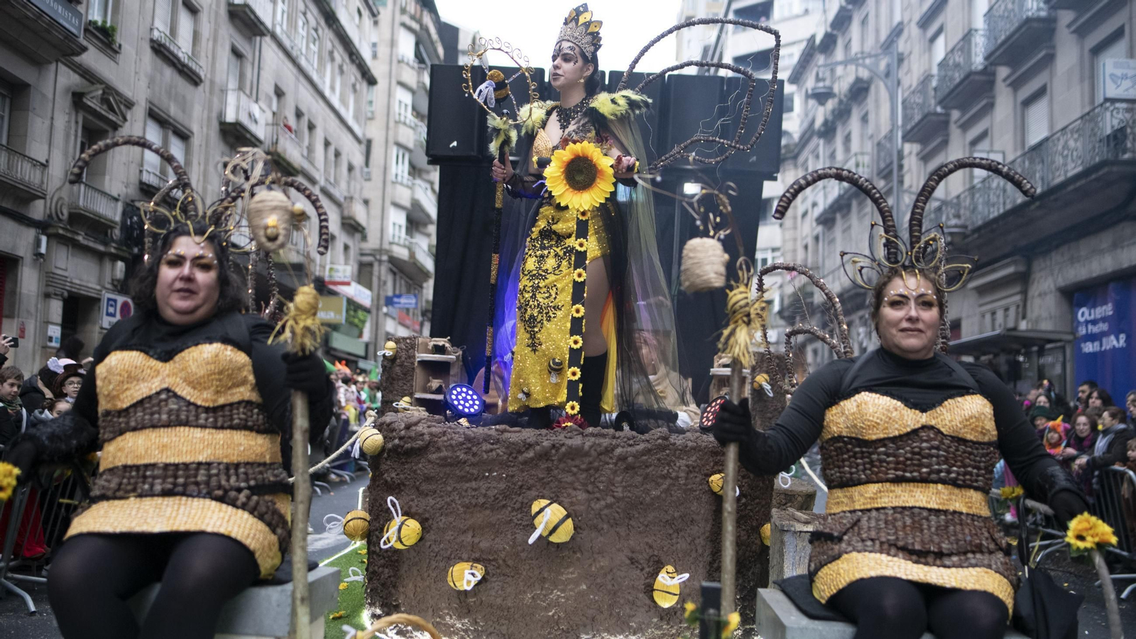 Os Parrandas do Irixo, ganadores del primer premio a la mejor comparsa con más de 10 integrantes en el Entroido 2026 de Ourense.