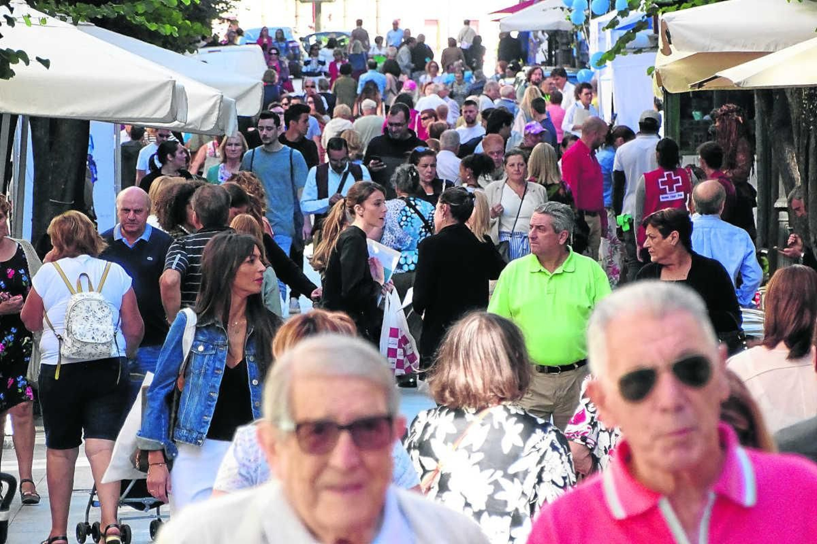 Los ourensanos –en la imagen, la rúa do Paseo– están cerca de superar a Pereiro de Aguiar en rentas. (Foto: Martiño Pinal)
