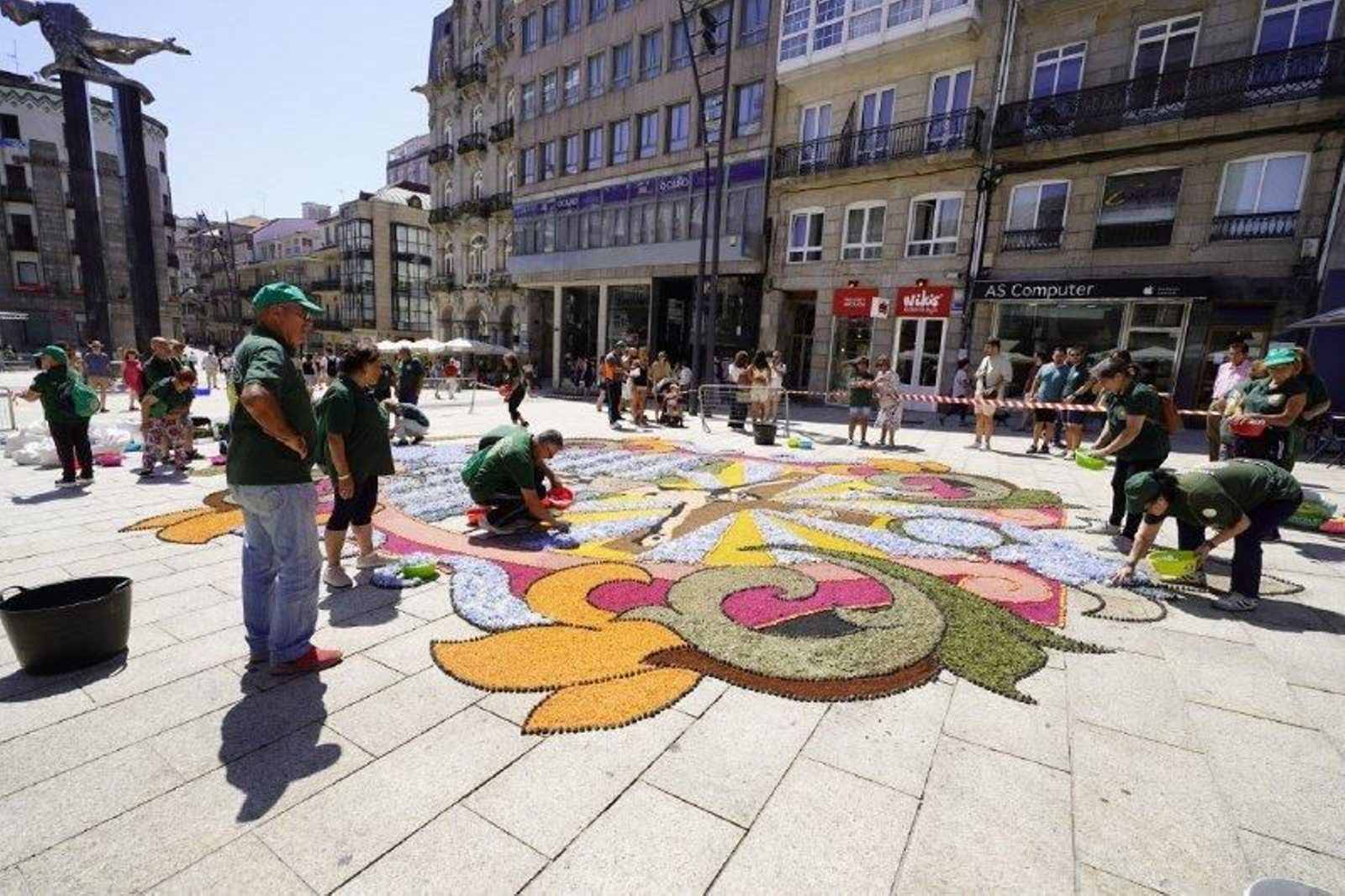 Alfombra floral en Porta do Sol.