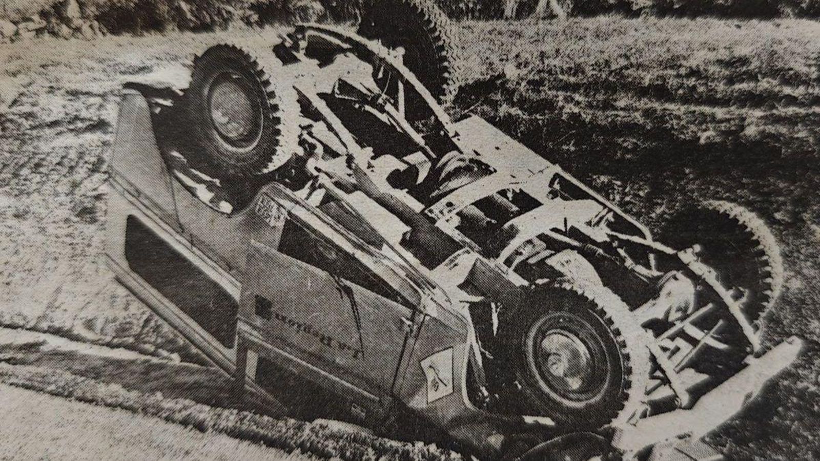 El coche de “La Región” accidentado.