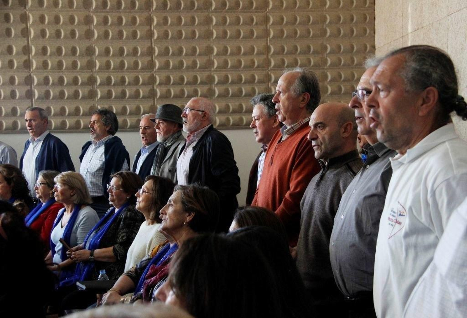 Los integrantes del orfeón Vicus Ad Libitum ensayaron ayer en el auditorio del Conservatorio.