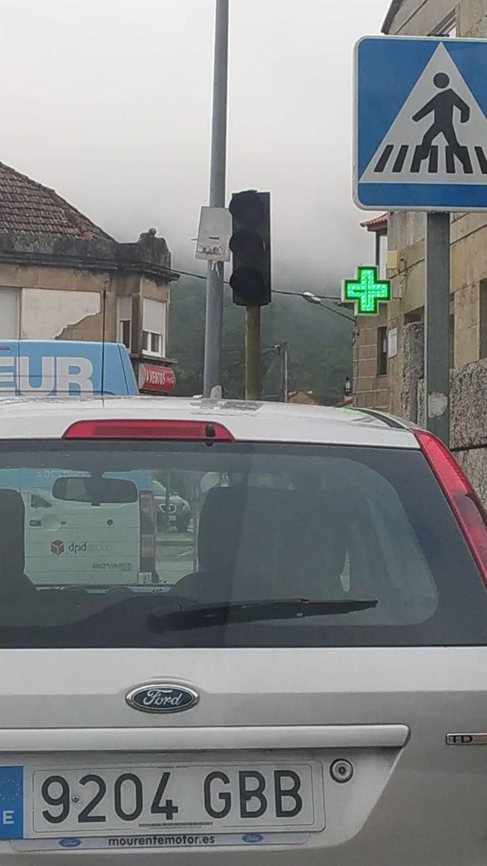 Semáforo estropeado en Valladares.