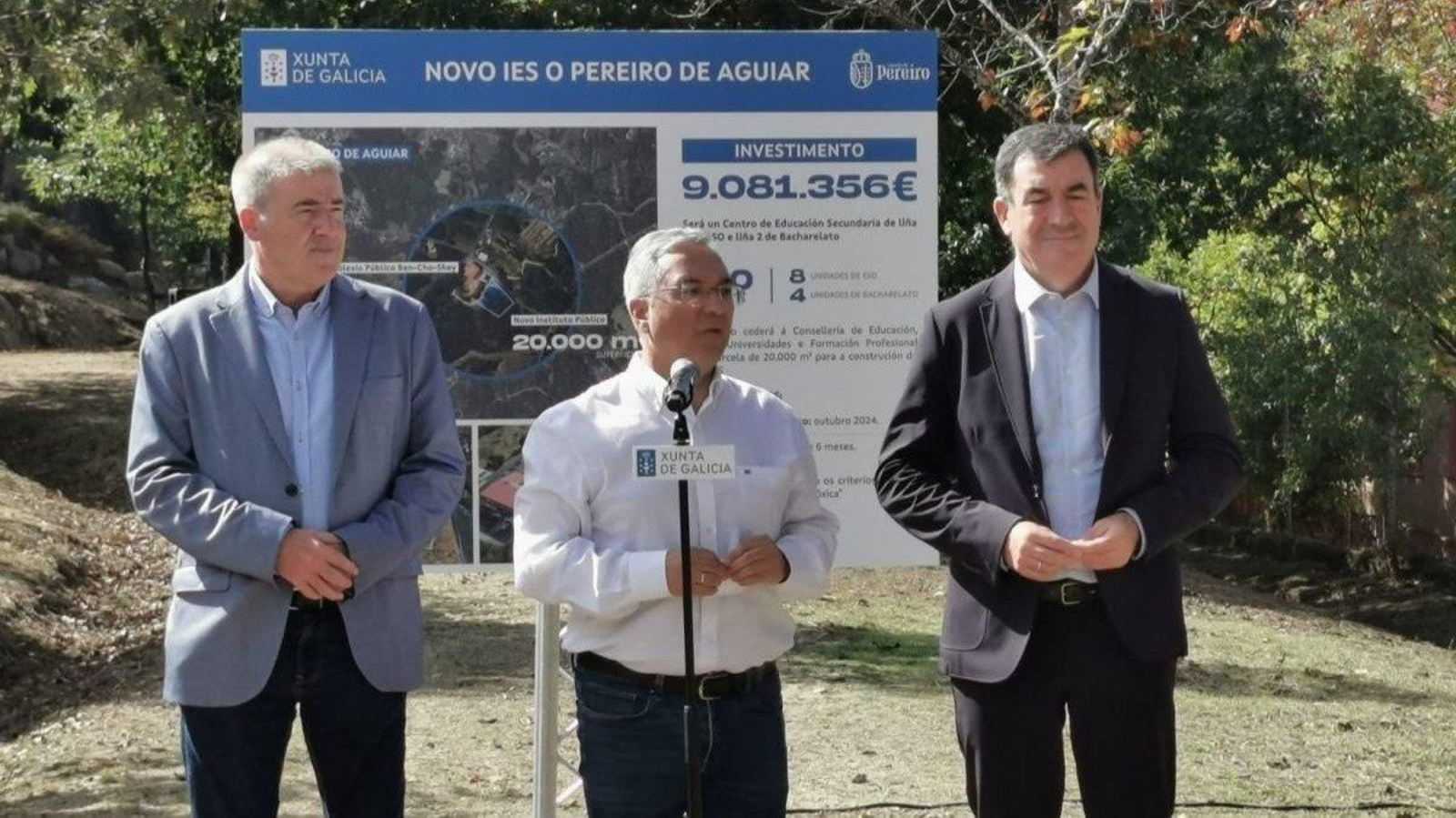 Manuel Pardo, delegado de la Xunta, Luis Menor, alcalde de Pereiro, y Román Rodríguez, conselleiro de Educación.
