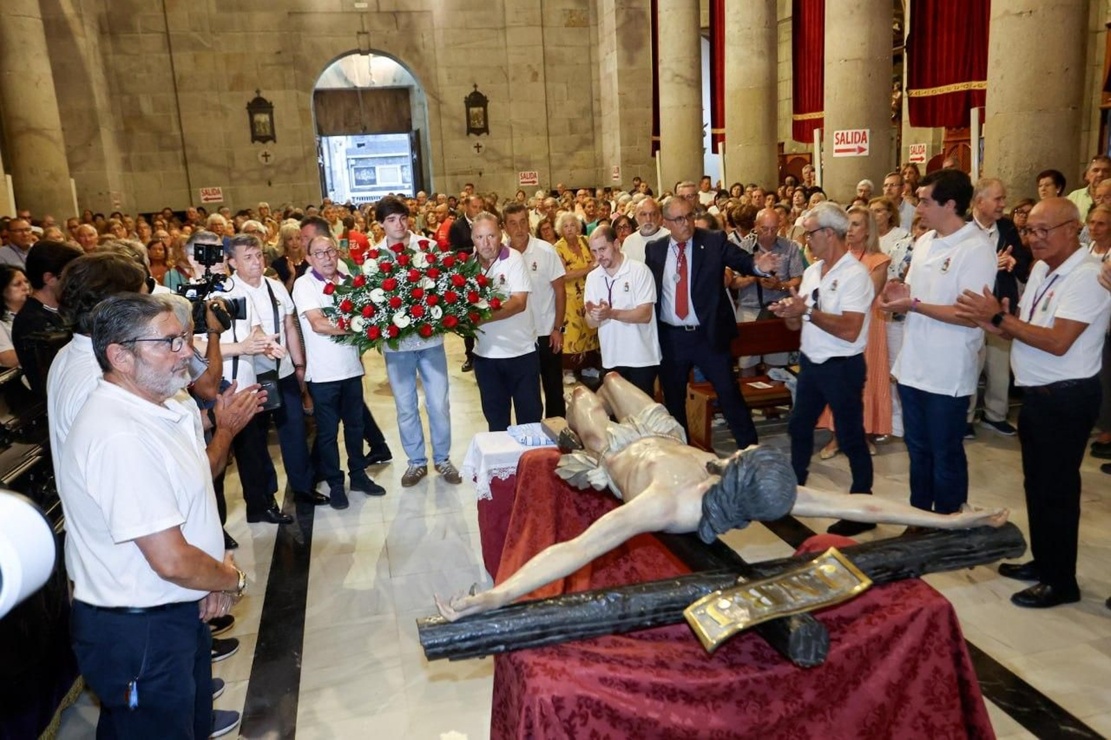 Galería | Vigo vive el pregón y el descendimiento del Cristo da Victoria