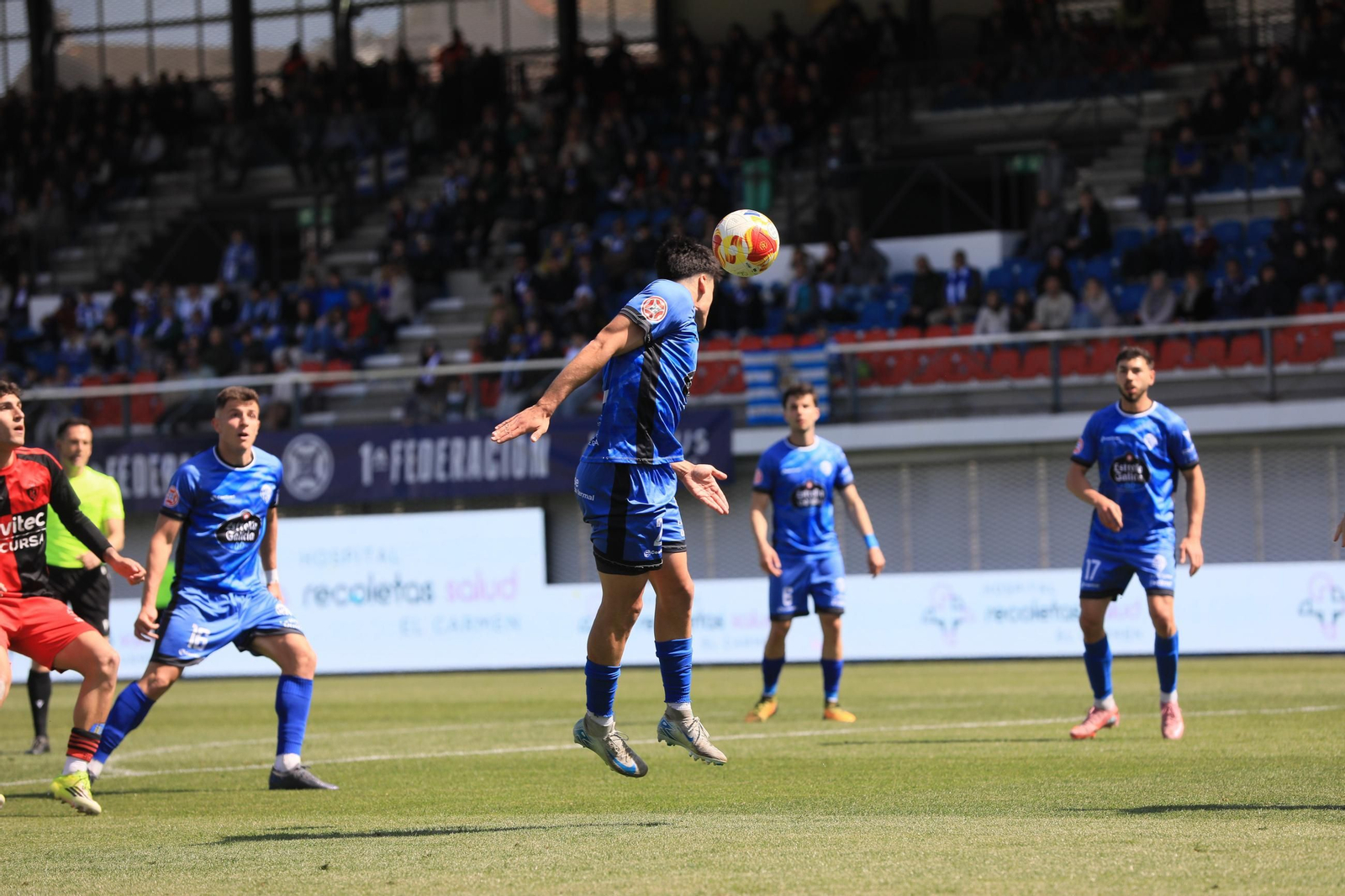 Galería | El buen tiempo acompaña el duelo en O Couto entre Ourense CF y Ponferradina