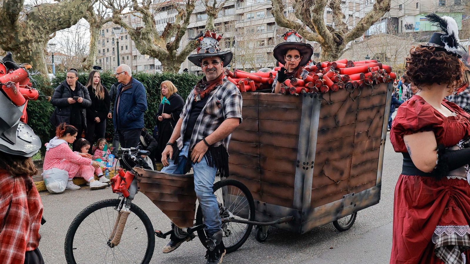 Galería | Desfile de disfraces en el Entroido de Redondela 2025