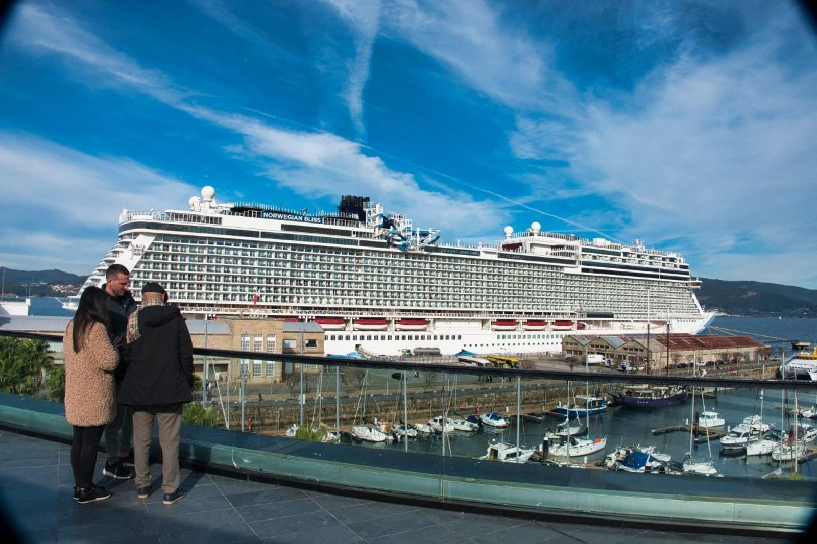 Galería | Una ruta trasatlántica llega a Vigo con 5.000 viajeros