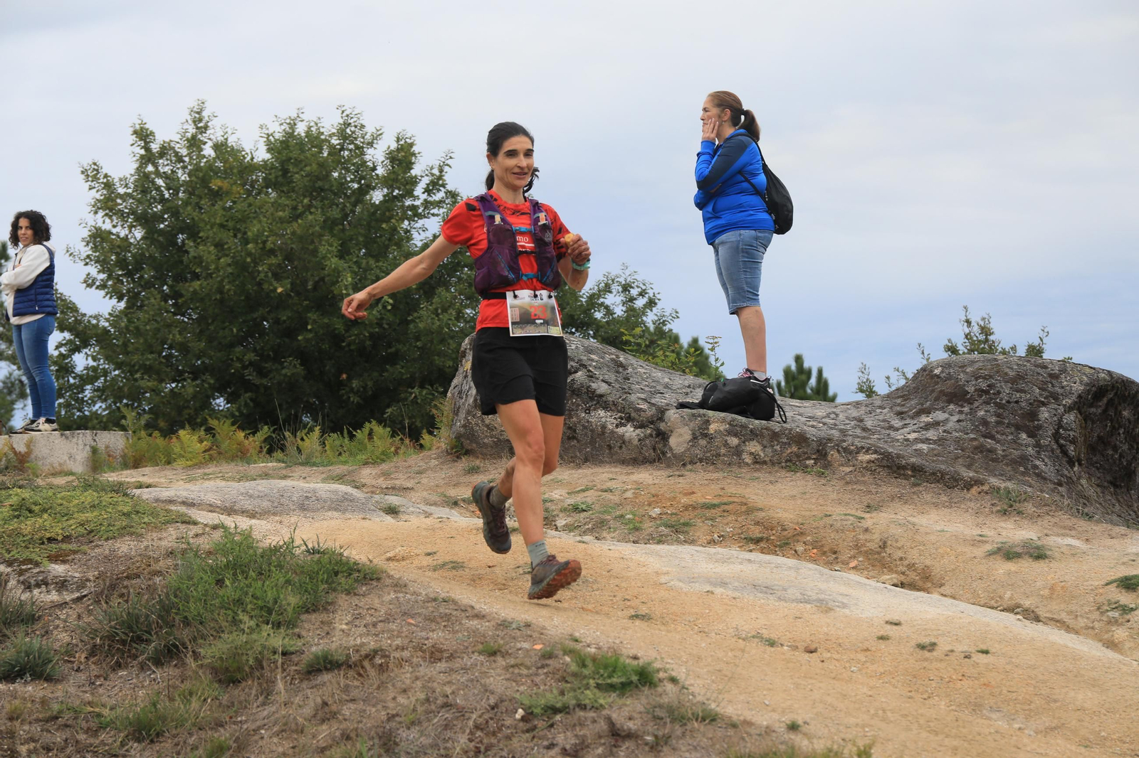 Galería | El Trail Ribeira Sacra cumple diez años y lo celebra entre montes y miradores, en fotos