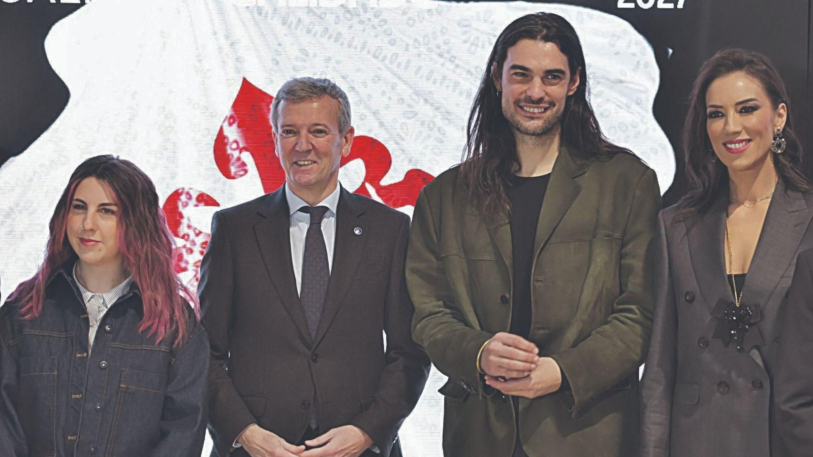 El presidente de la Xunta, Alfonso Rueda, y el director de cine, Oliver Laxe, presentan “Galicia Calidade” en Fitur.