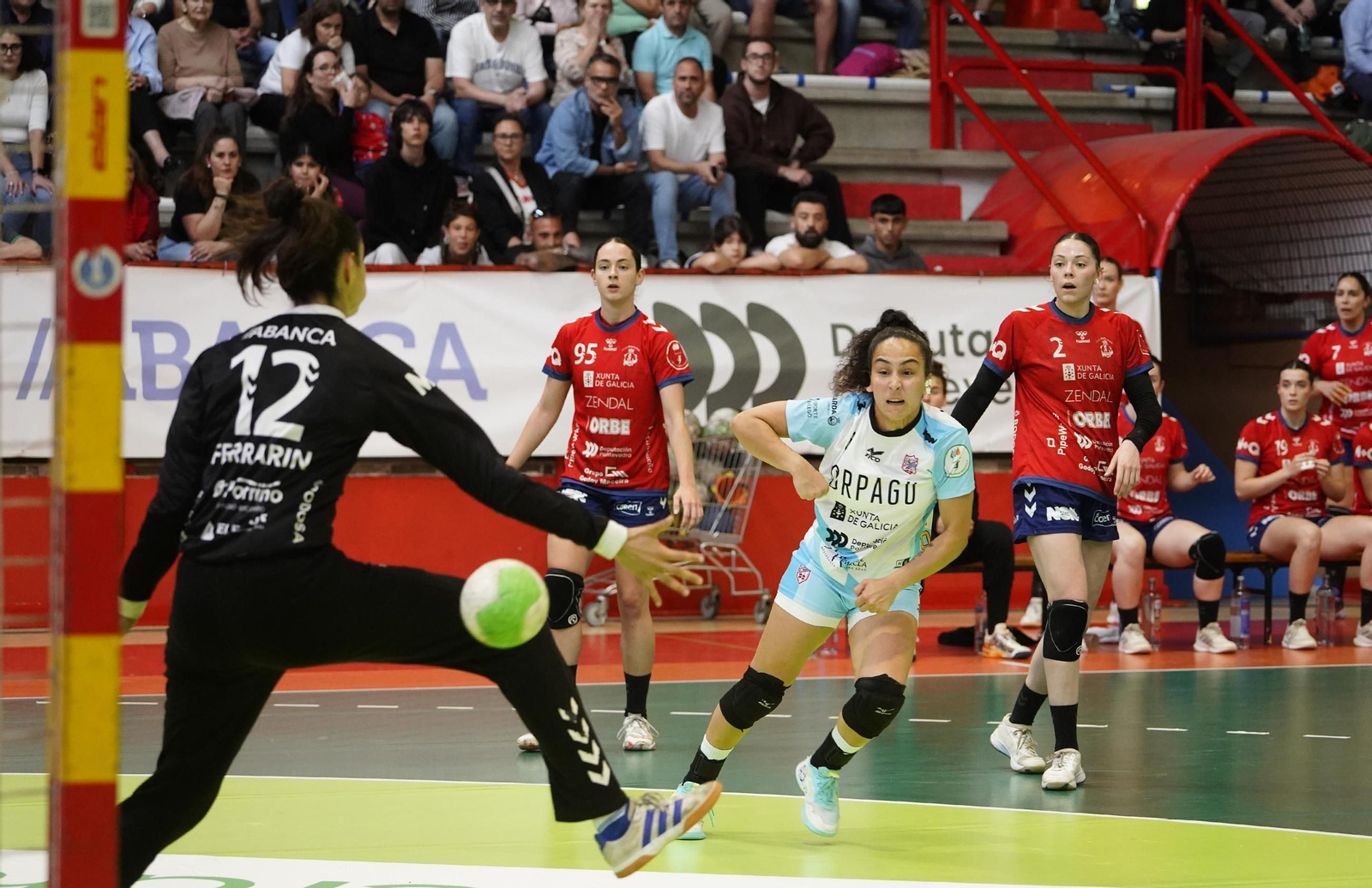 Galería | Porriño y Guardés se miden en el derbi femenino
