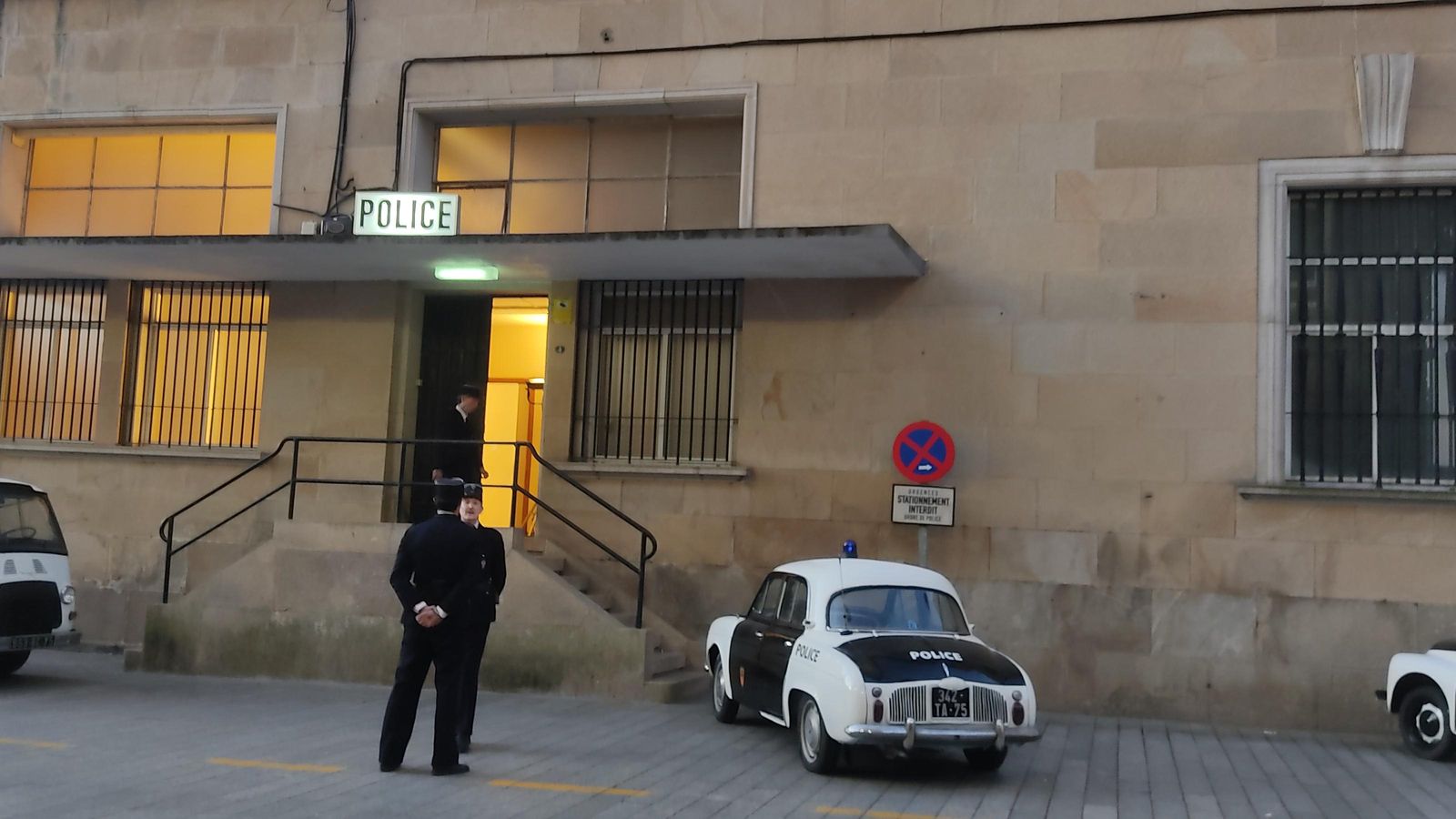 Coches de época para la grabación de la película, en dependencias del Puerto de Vigo.