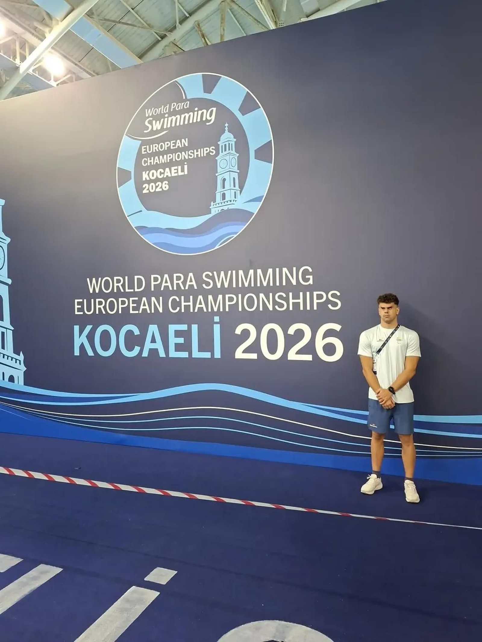 Ferrón posa el día previo a su estreno en la piscina de Kocaeli.