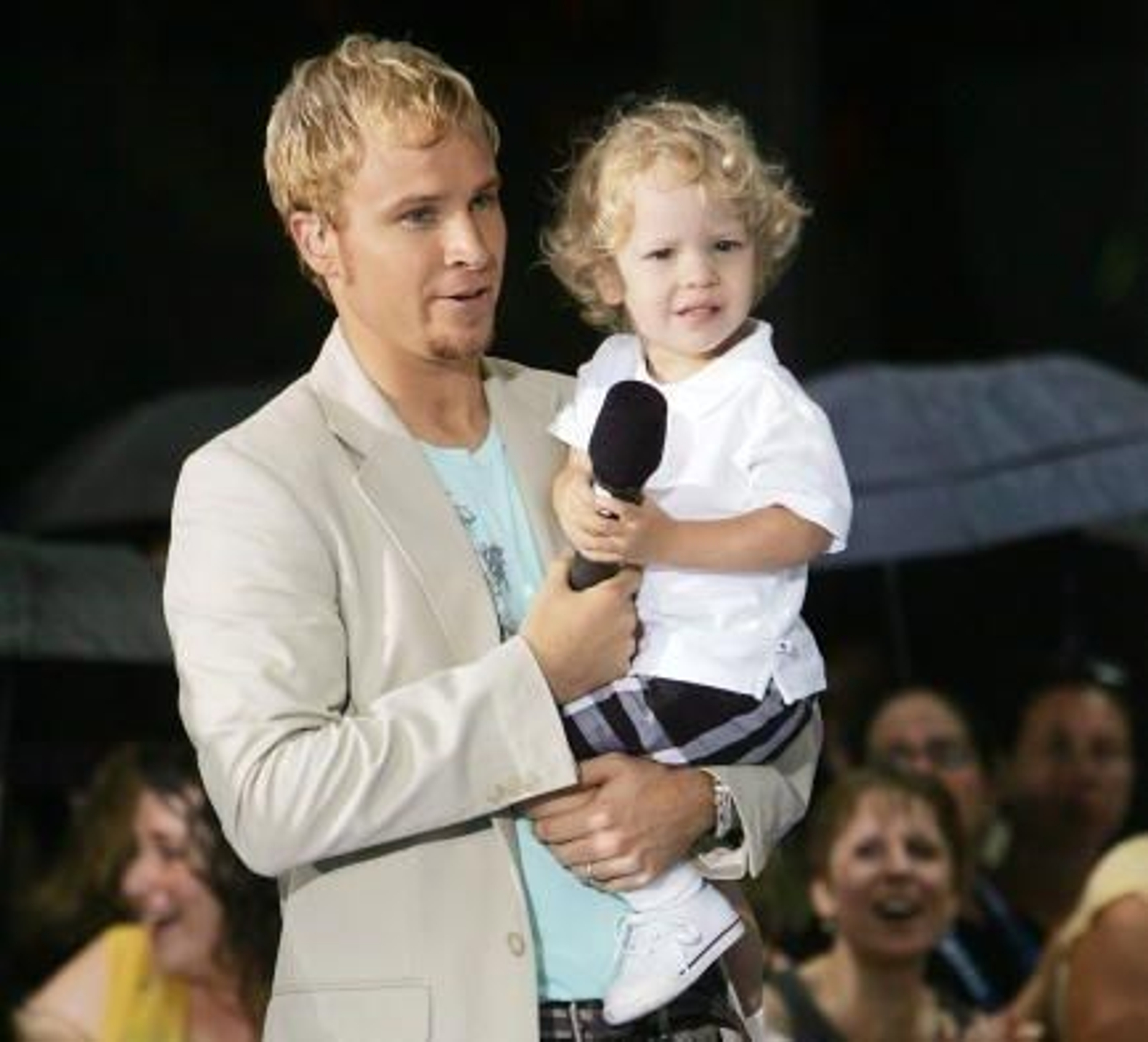 Brian Littrell con su hijo Baylee, en una imagen de archivo.