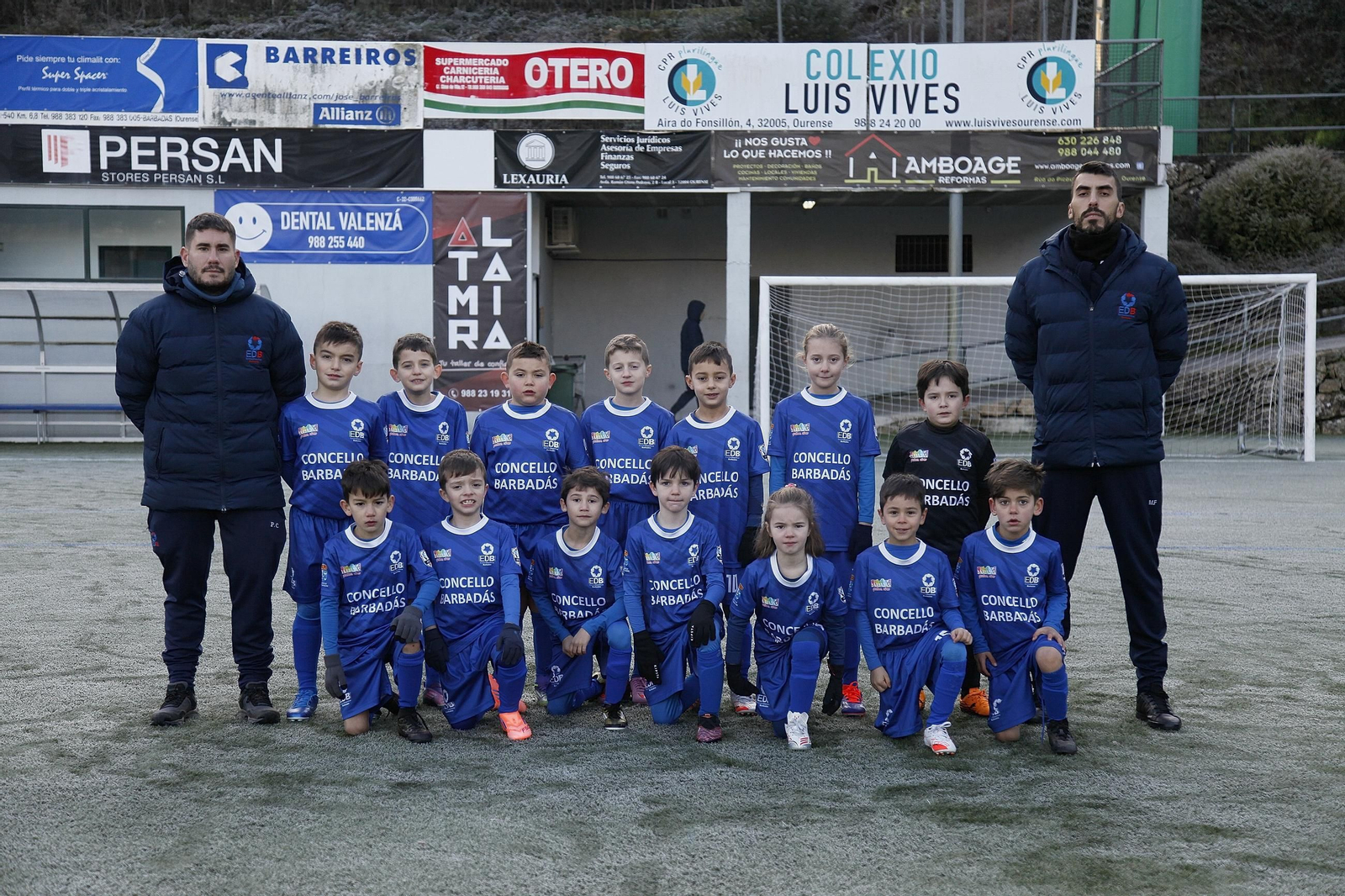 Galería | El fútbol base ourensano disfruta de un torneo benéfico en Barbadás