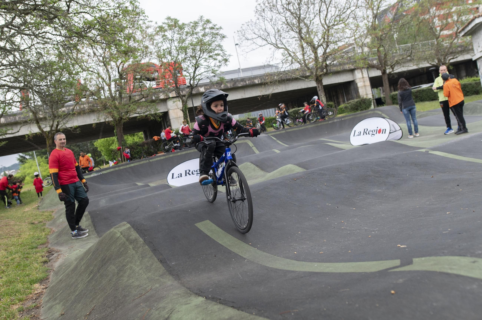 Galería | +Deporte La Región impulsa el pumptrack en Ourense de la mano de Maese Riders
