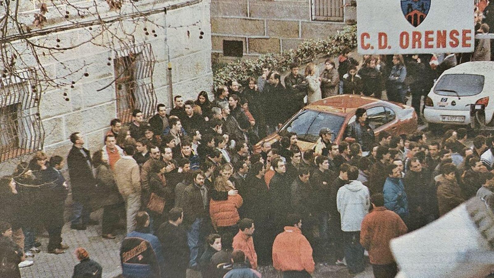Colas en O Couto para el Ourense-Barcelona.