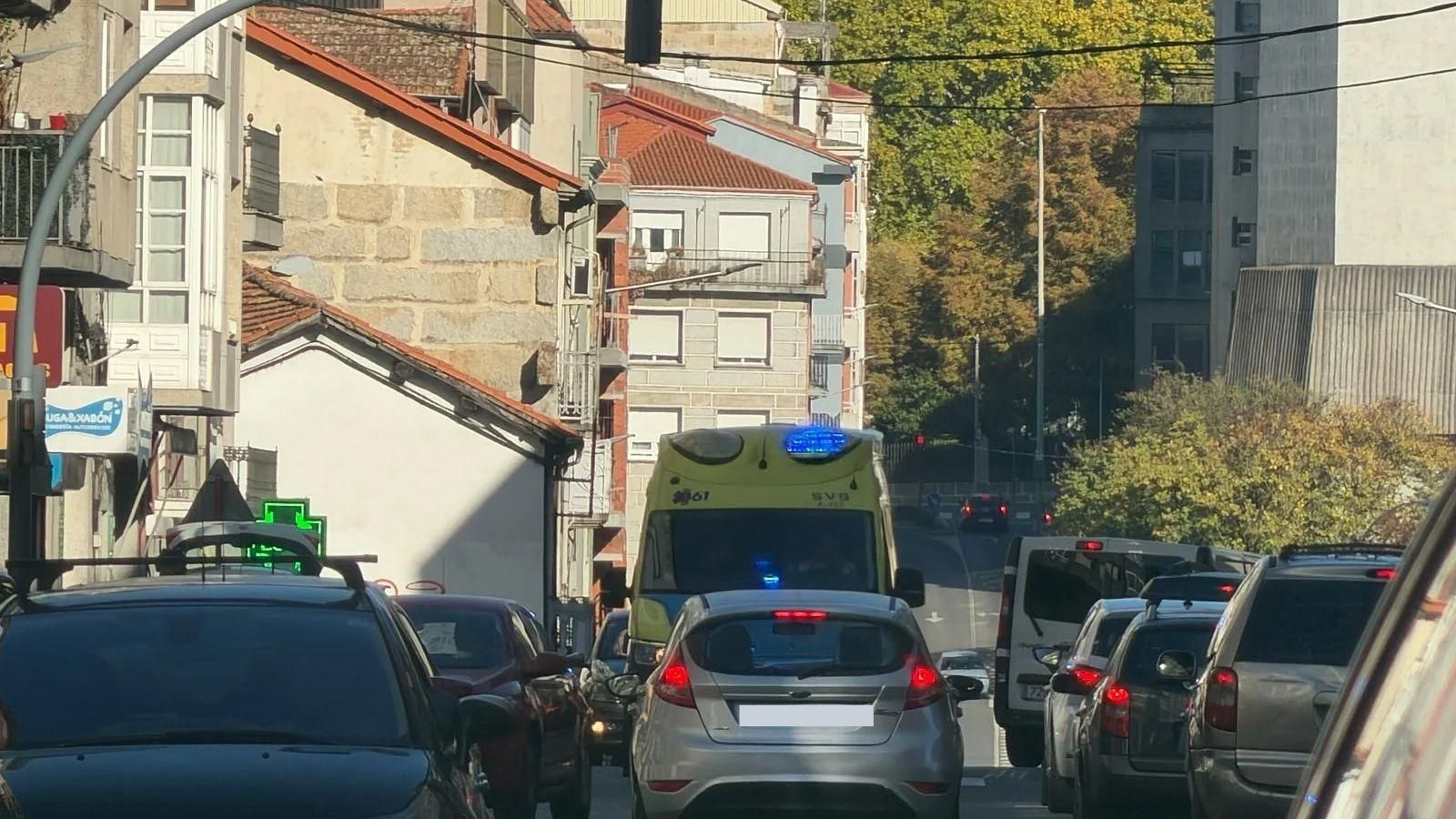 La ambulancia de 061 en la zona accidente.