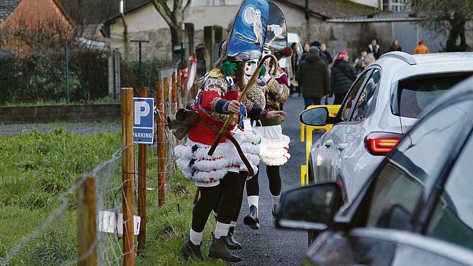 Los Felos haciendo de las suyas a los vecinos.