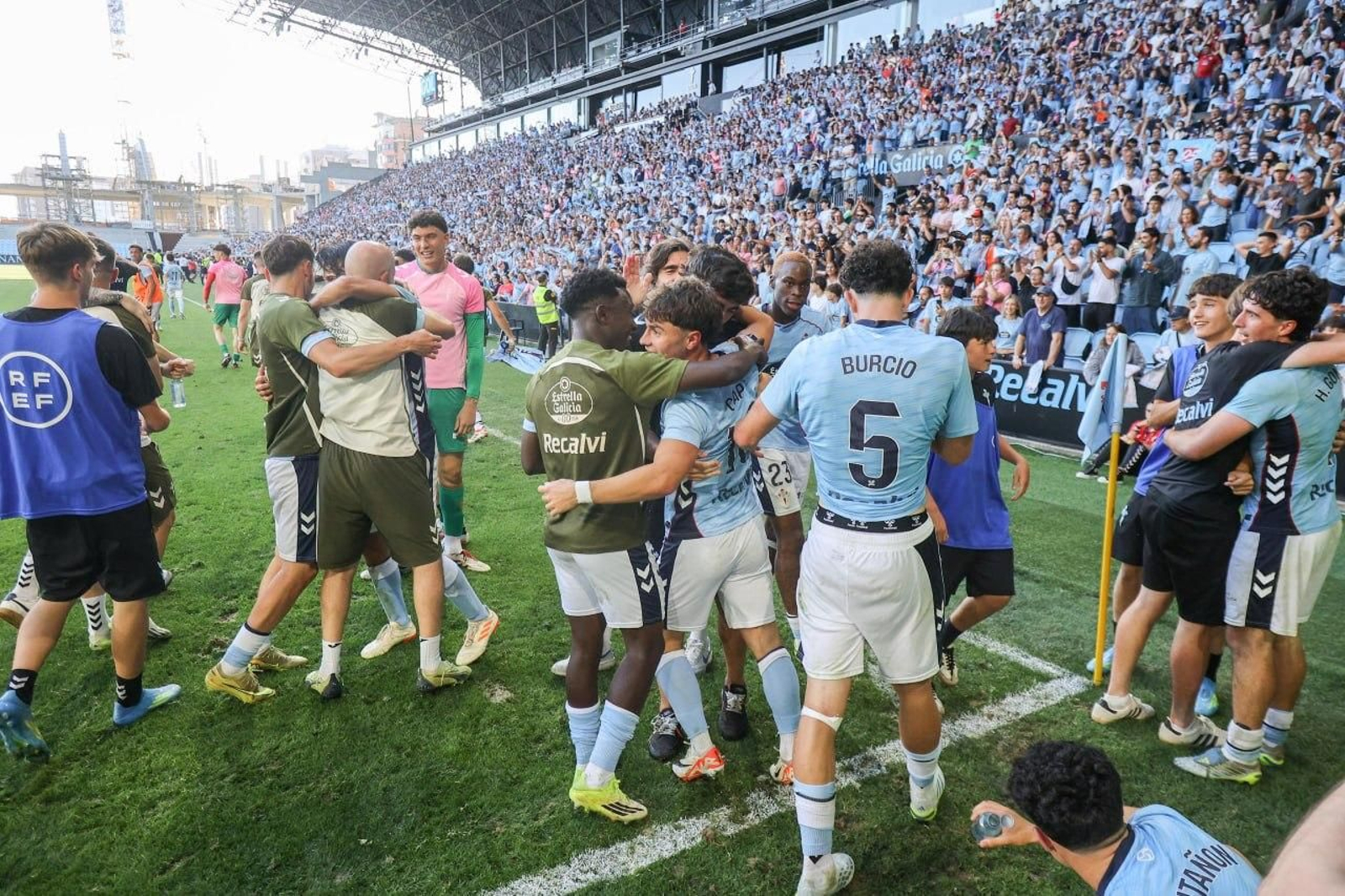 Galería | El Celta Fortuna golea a la Ponferradina y sube a Segunda División