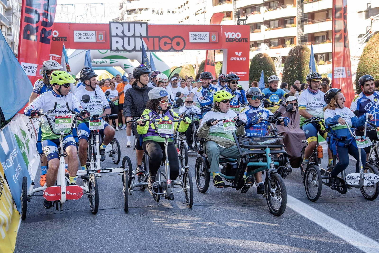 Galería | La Vigo en Marcha contra o Cancro congrega a 3.000 personas en su primera edición