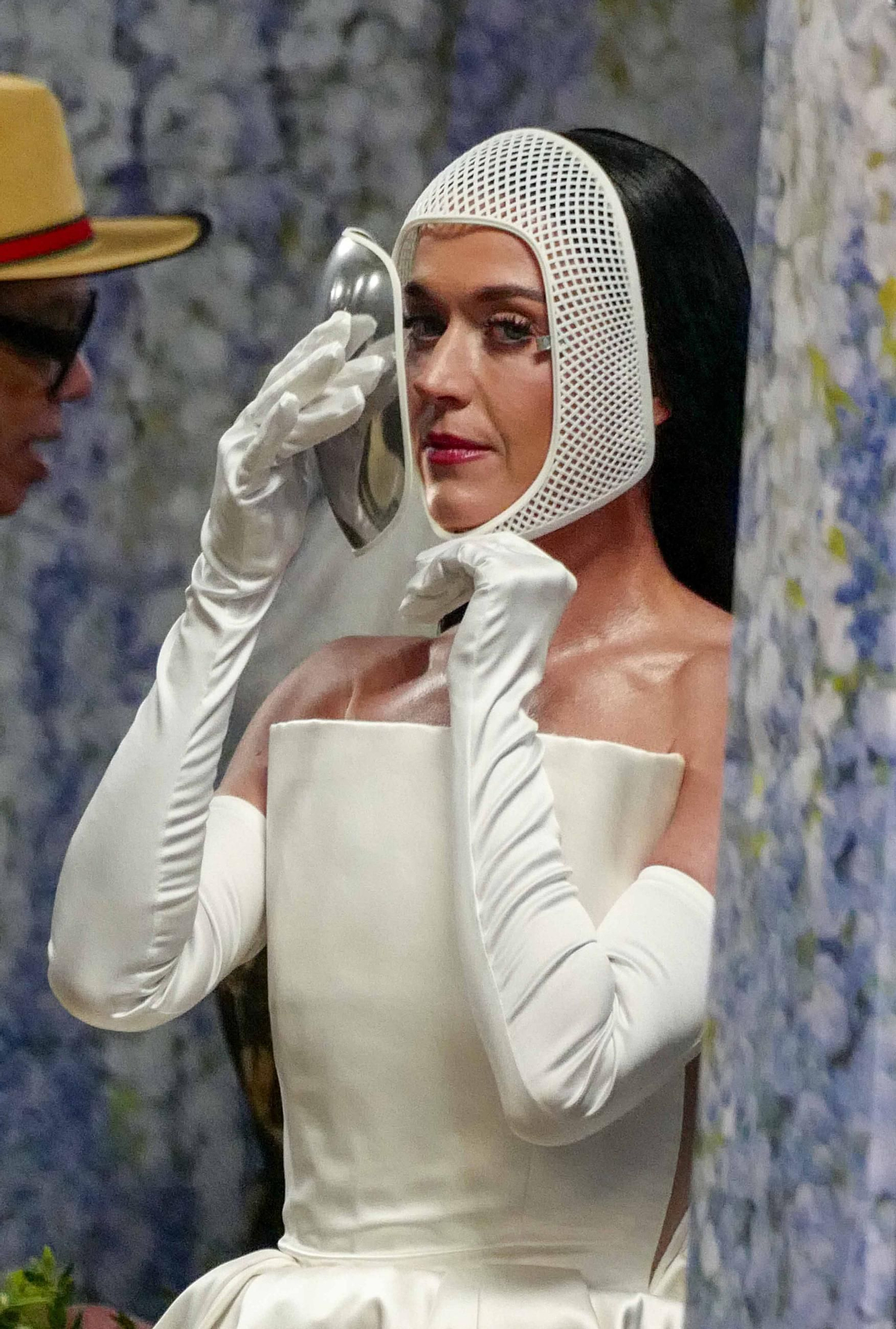 EuropaPress_7499645_new_york_ny_may_katy_perry_at_the_2026_met_gala_celebrating_costume_art_at