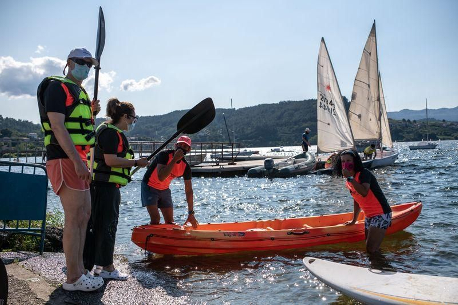 Jornada de piragüismo en Castrelo de Miño (ÓSCAR PINAL)