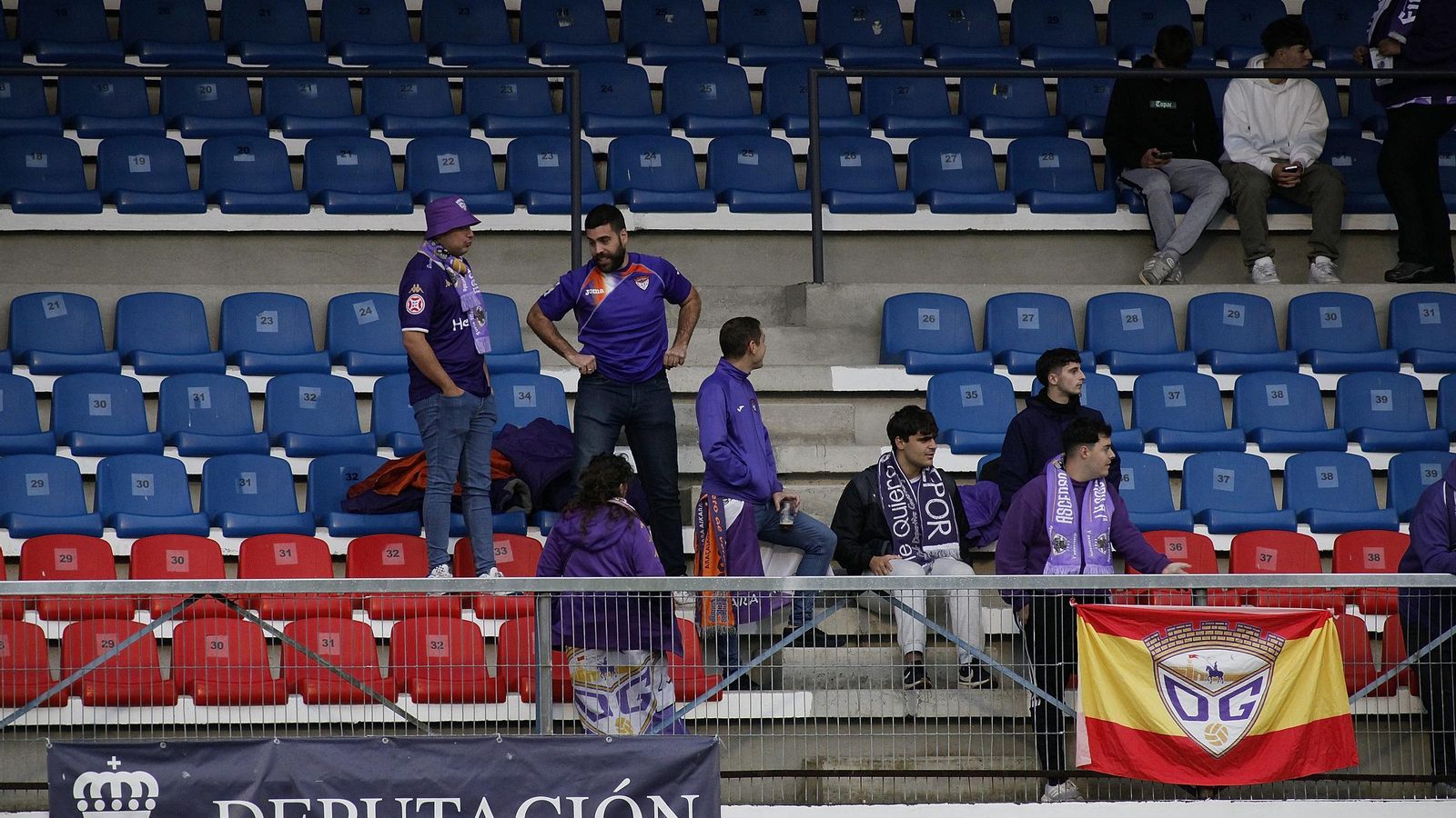 Galería | Tarde de lluvia y fútbol en O Couto para el Ourense CF y CD Guadalajara