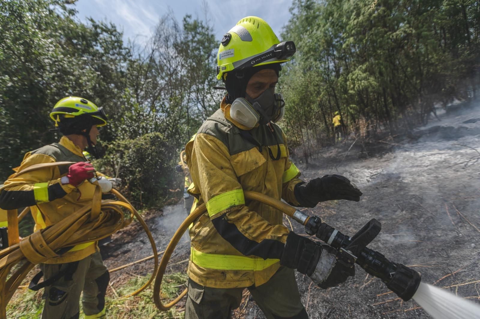 Galería | Los bomberos búlgaros trabajan en la extinción del incendio forestal de Untes, en fotos