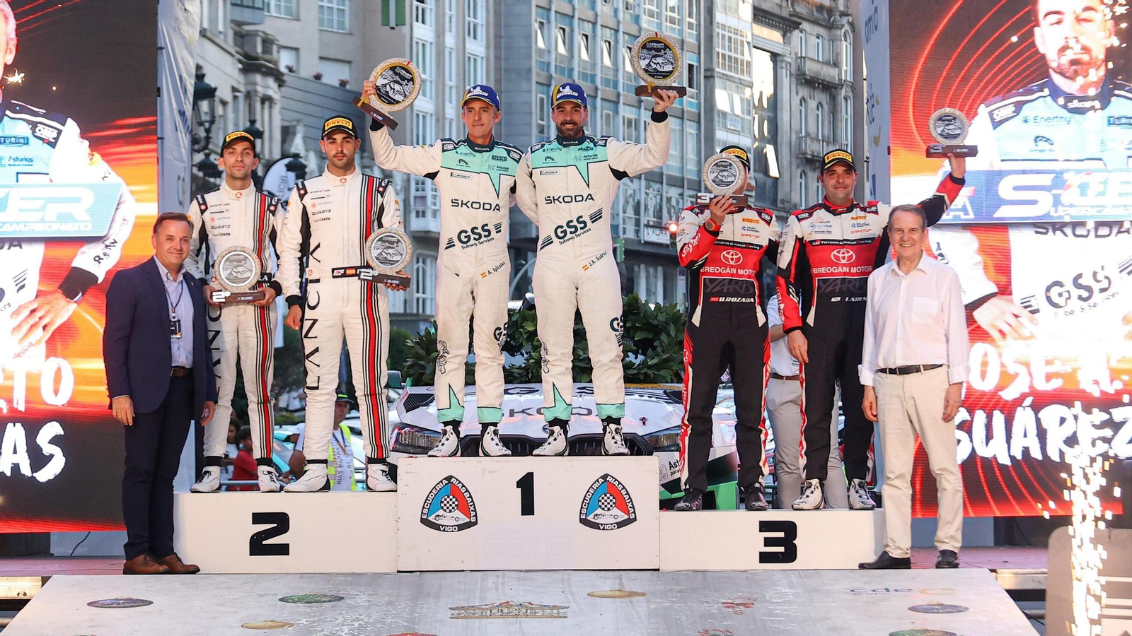 El alcalde, Abel Caballero, acudió a la entrega de trofeos en Policarpo Sanz.