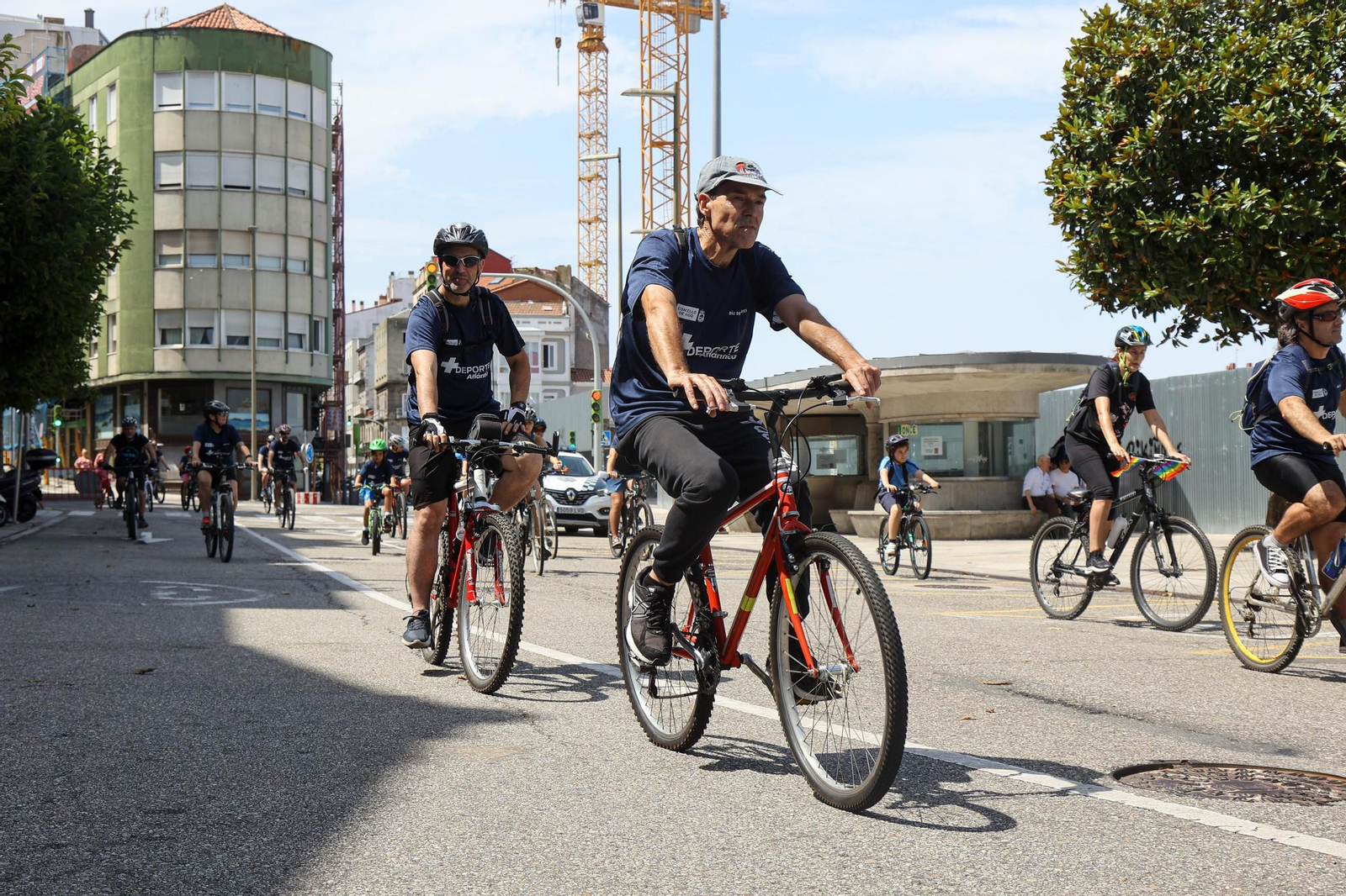 Galería | El ciclismo toma Vigo con la primera edición del Día de la Bici de Atlántico