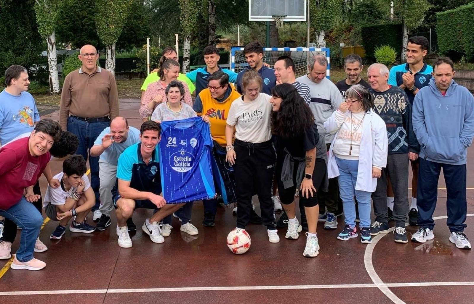 Visita del Ourense CF a Aspanas.