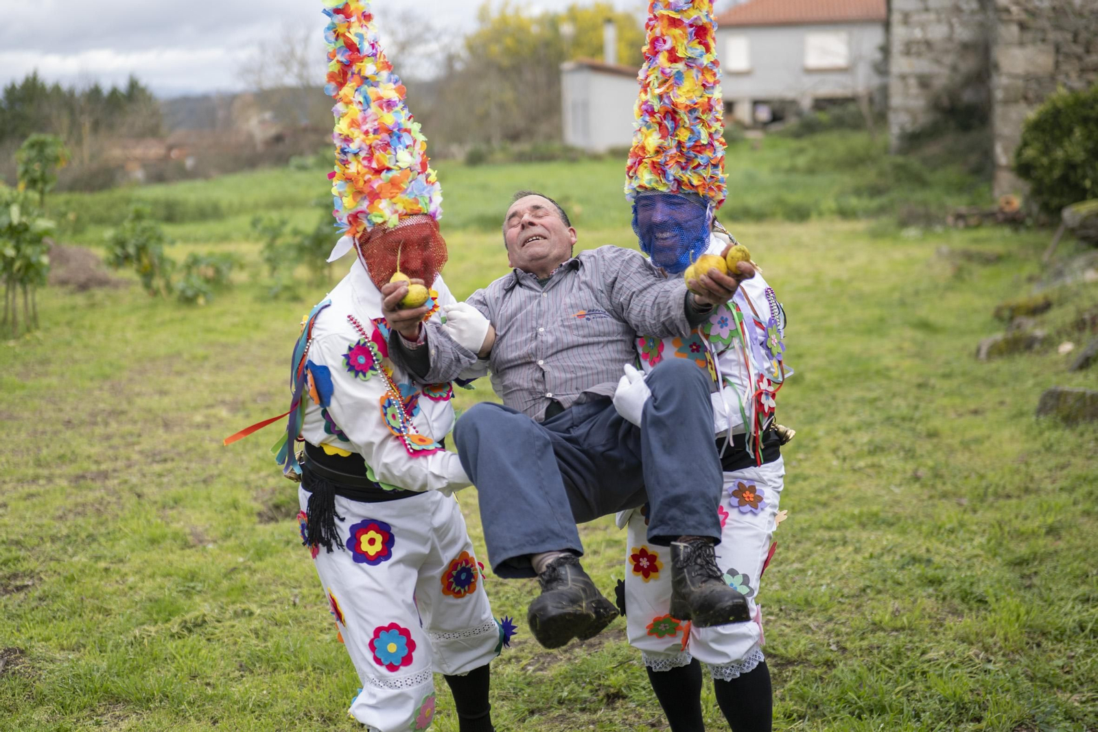 Galería | Señoritas y Labardeiros protagonizan el Entroido en Mugares