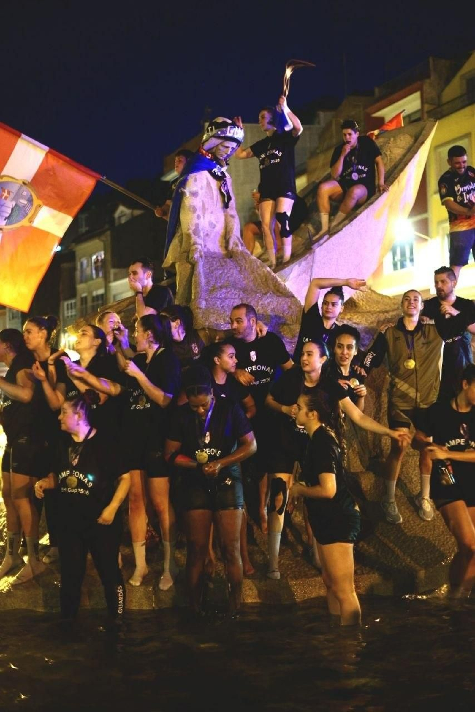 Galería | El Guardés celebra un título para el recuerdo