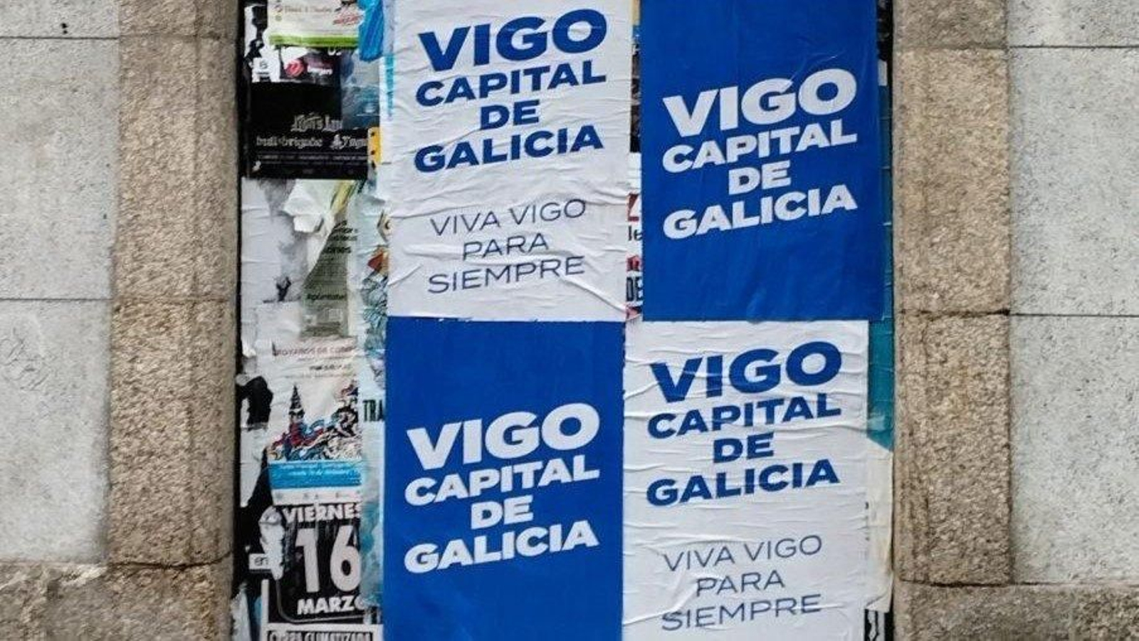Los misteriosos carteles colocados en una calle.