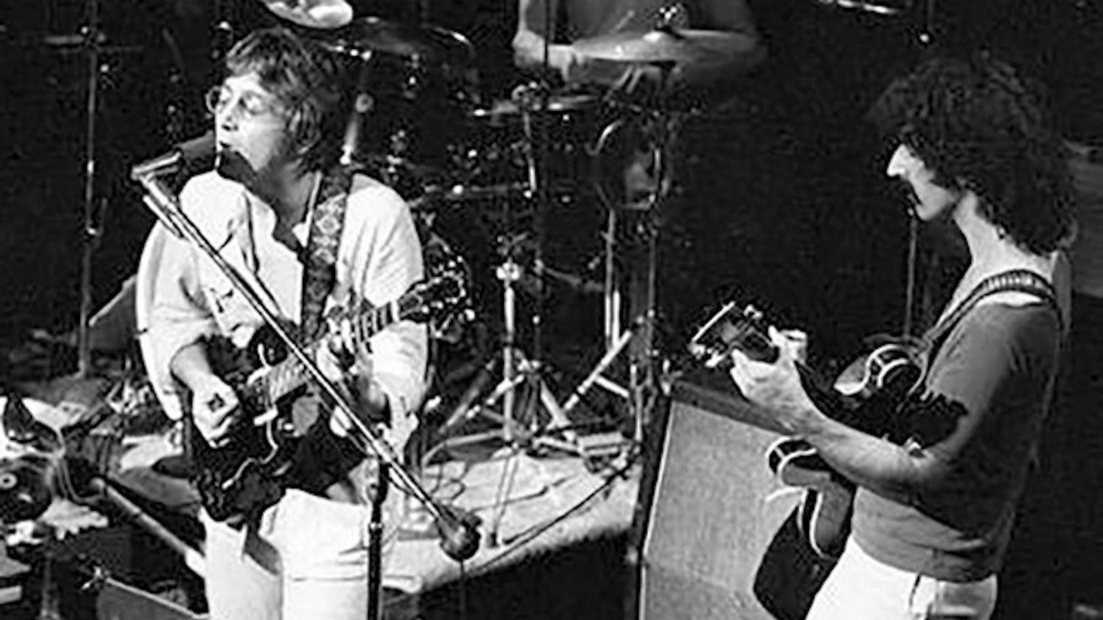 John Lennon junto a Frank Zappa en el Fillmore de Nueva York, en junio de 1971.