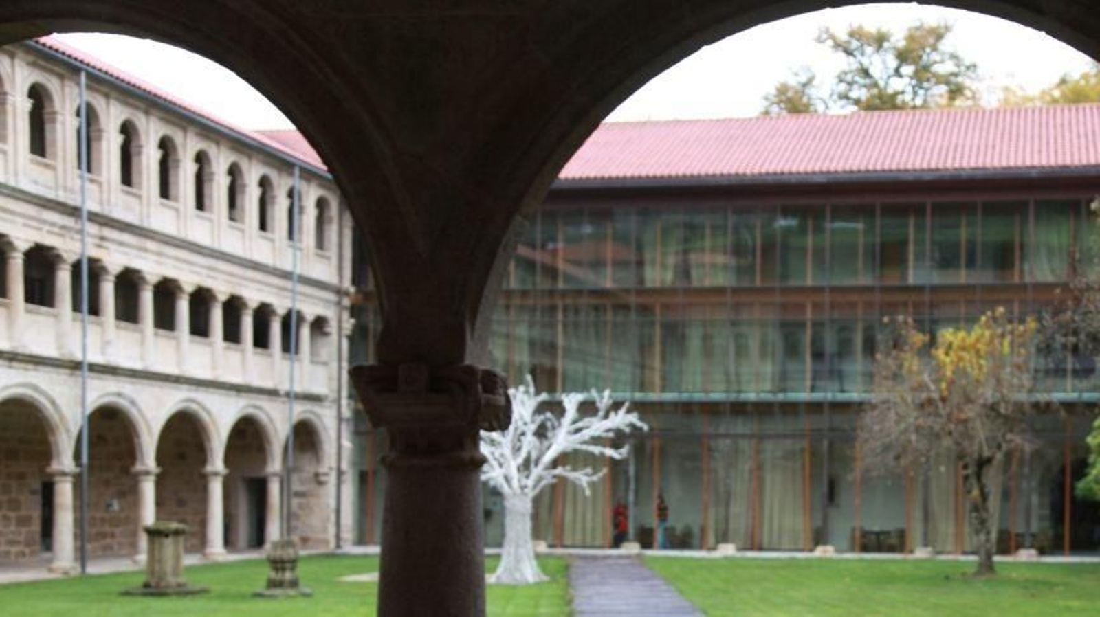 El incidente tuvo lugar cuando la víctima iba a dormir en el parador, donde se celebró la boda.